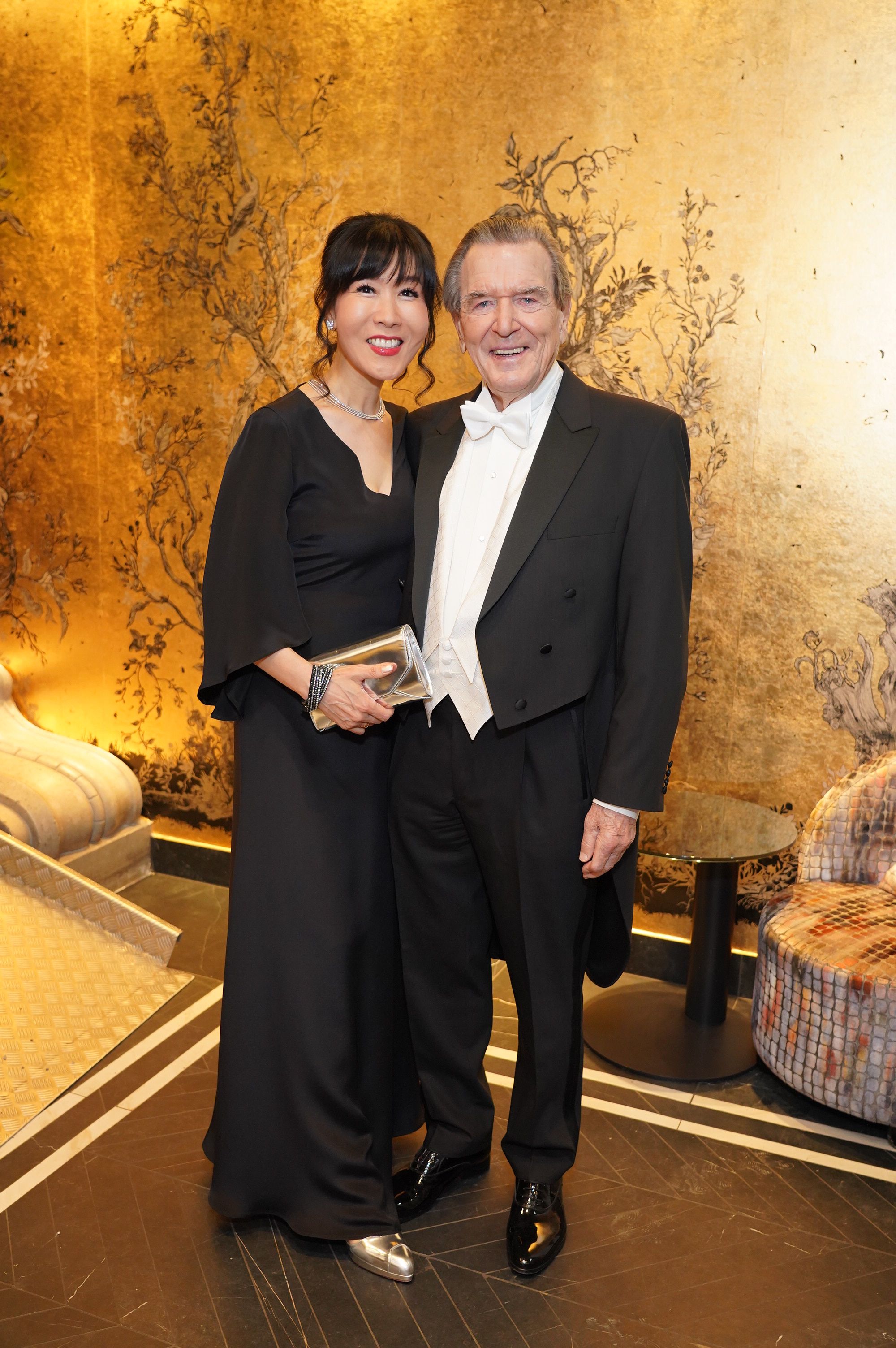 Deutschlands Altkanzler Gerhard Schröder verbrachte den Abend mit seiner Frau So-yeon Schröder-Kim.