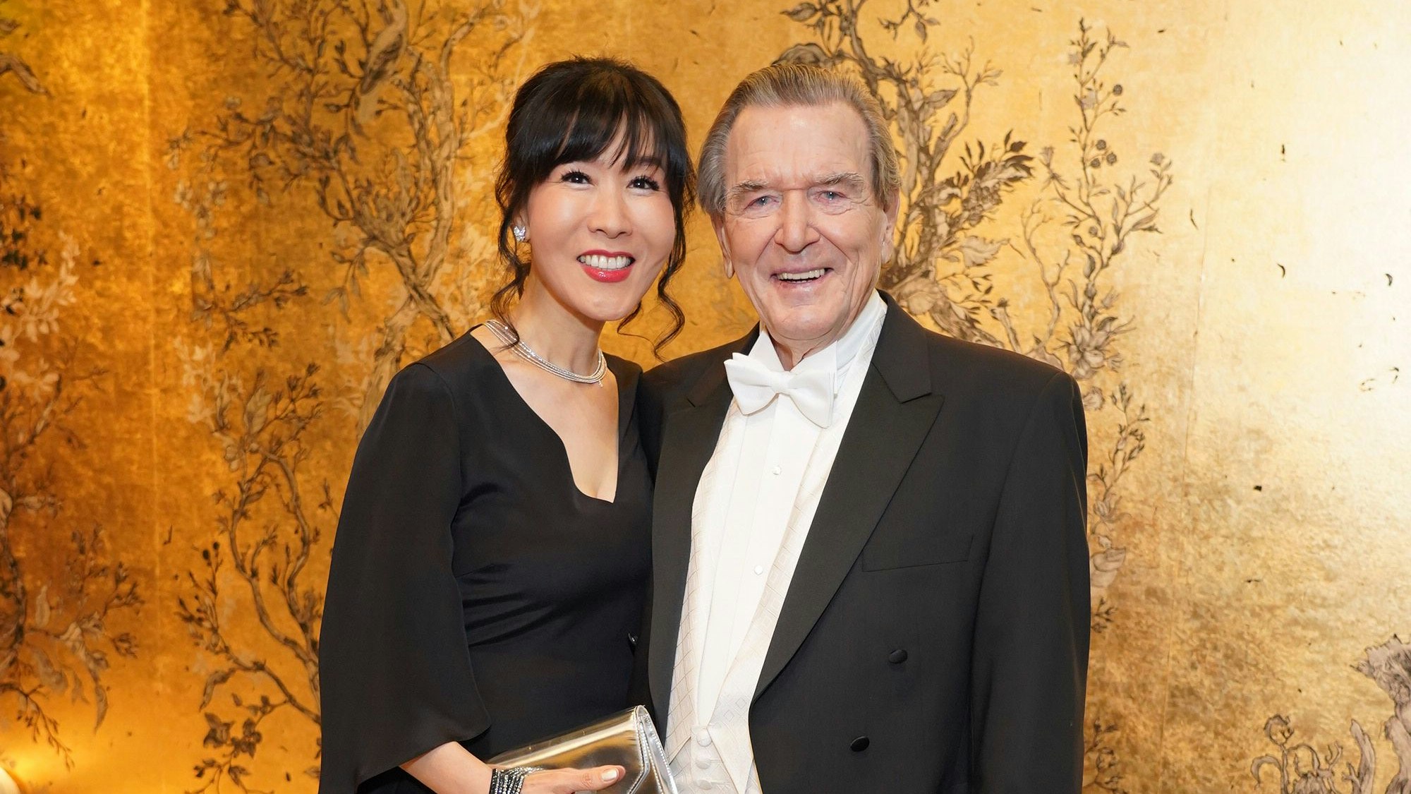 Heute.at - Altkanzler Schröder tauchte in Wiener Ballnacht ein