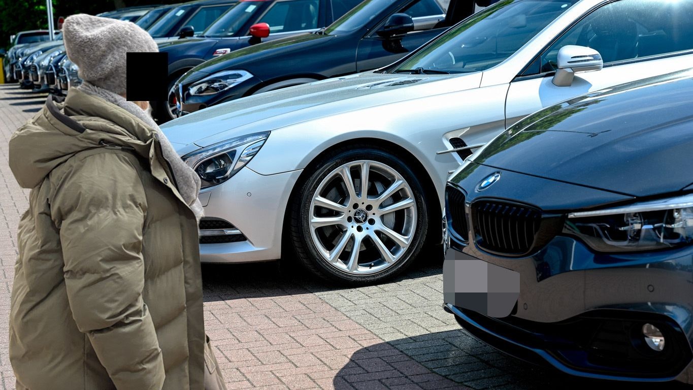 Heute.at - Frau bekommt Autos geschenkt, nun steht sie vor Gericht