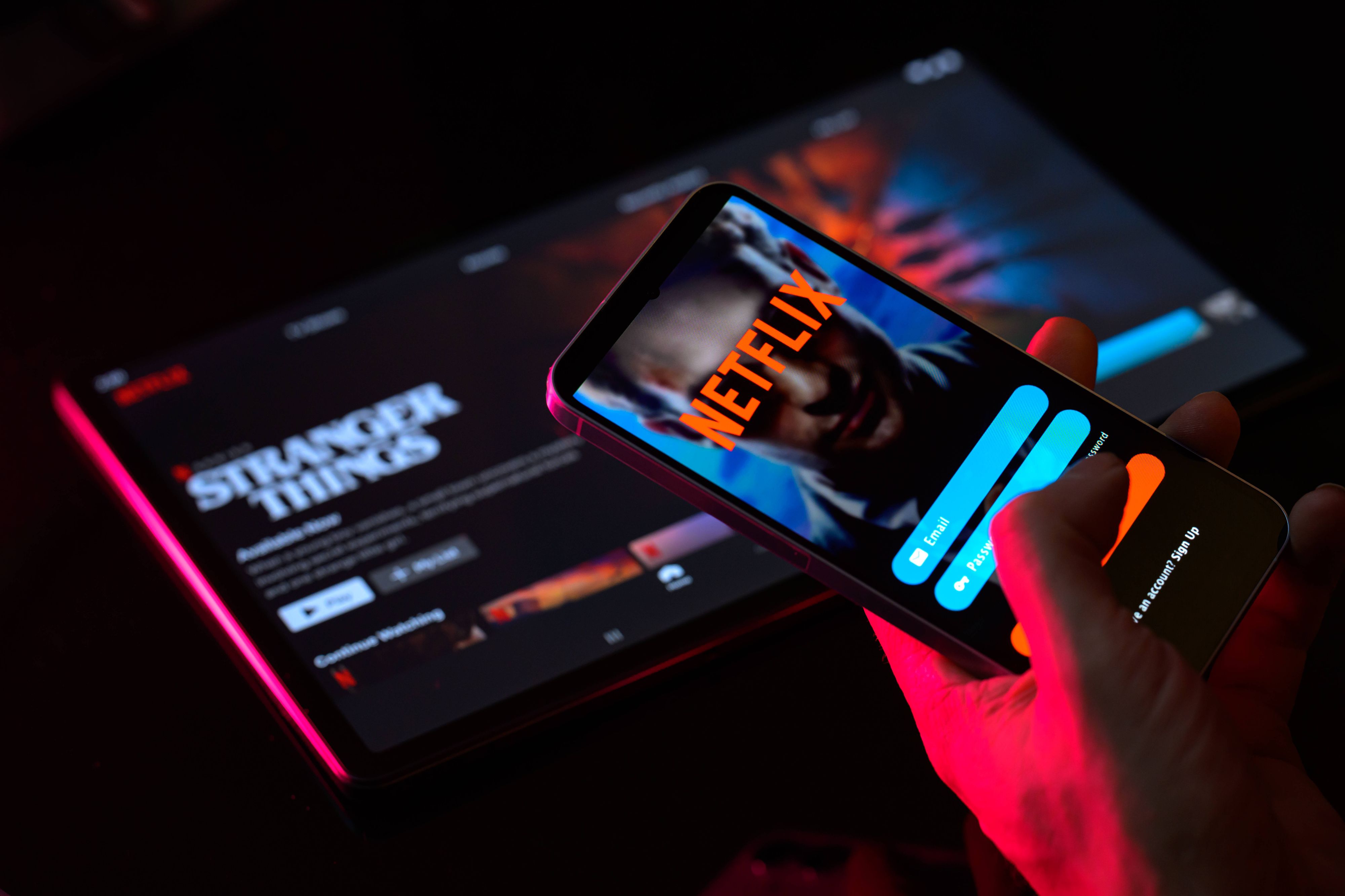 Netflix im Hochformat: Nutzer sollen künftig nicht mehr lange suchen müssen, sondern sich durch kurze Ausschnitte inspirieren lassen.