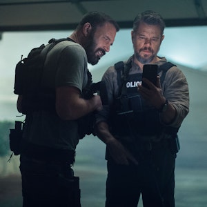 Affleck und Damon: So jagen sie auf Netflix nun korrupte Cops