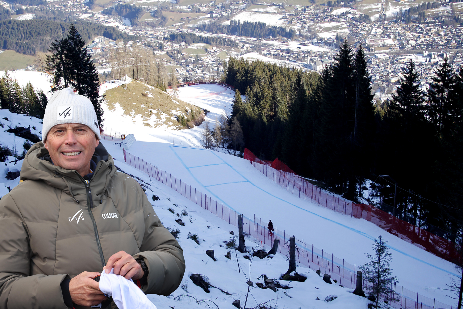Markus Waldner erklärt die Anpassung bei der alten Schneise.