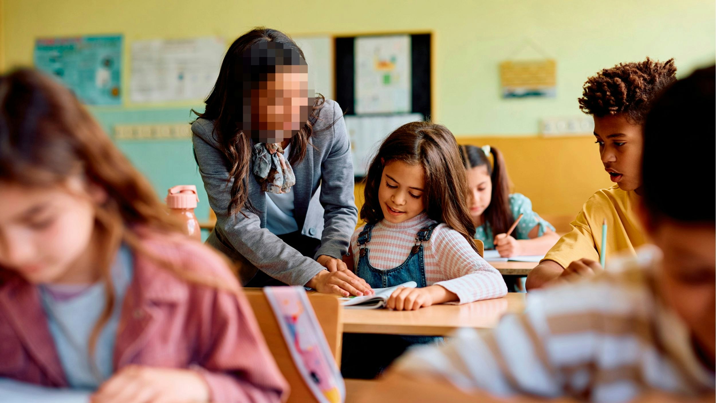 Heute.at - Kein Wort Deutsch! Lehrerin verzweifelt in der Klasse