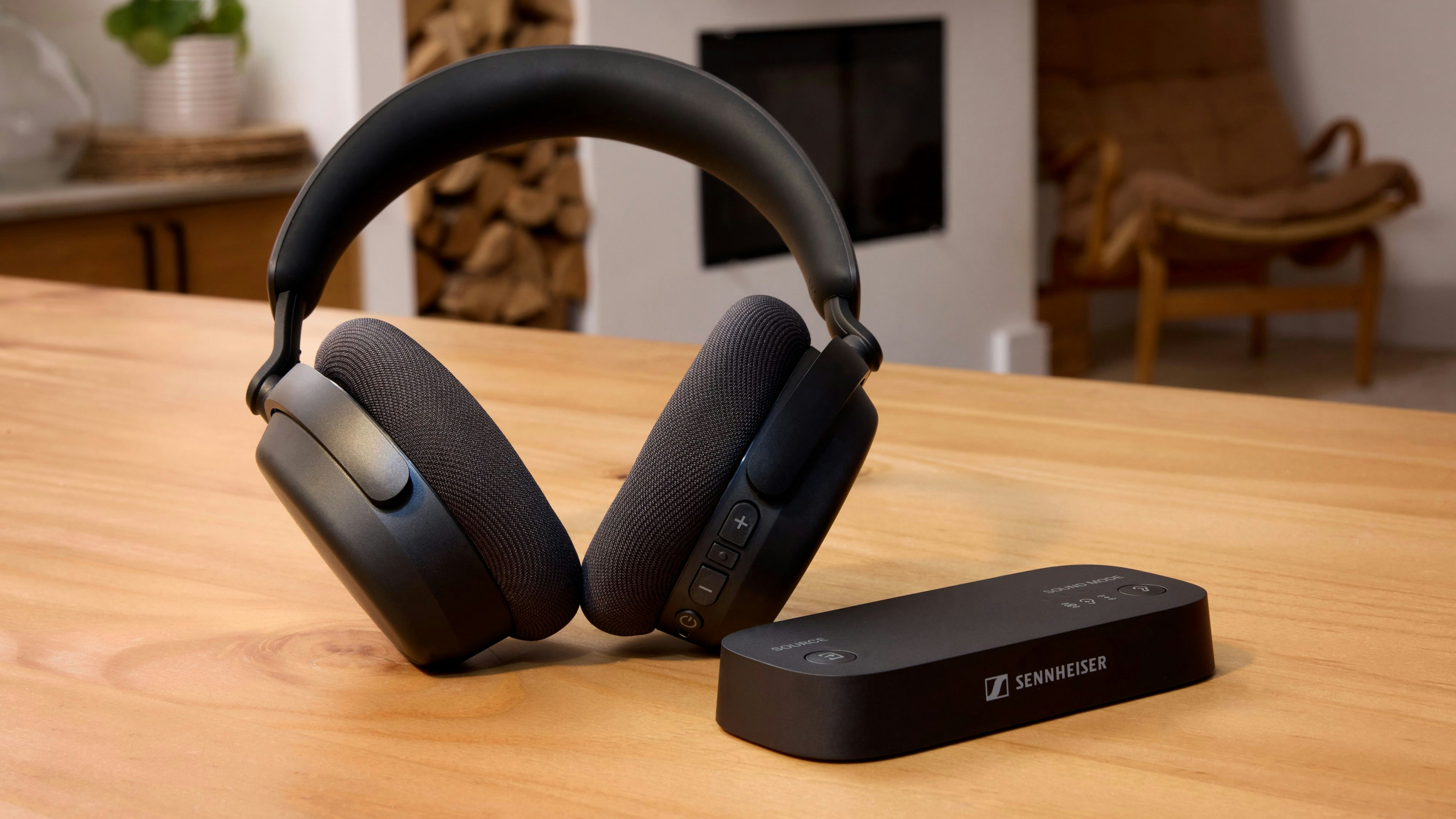 Sennheiser präsentiert das RS 275 TV-Kopfhörer-Bundle.