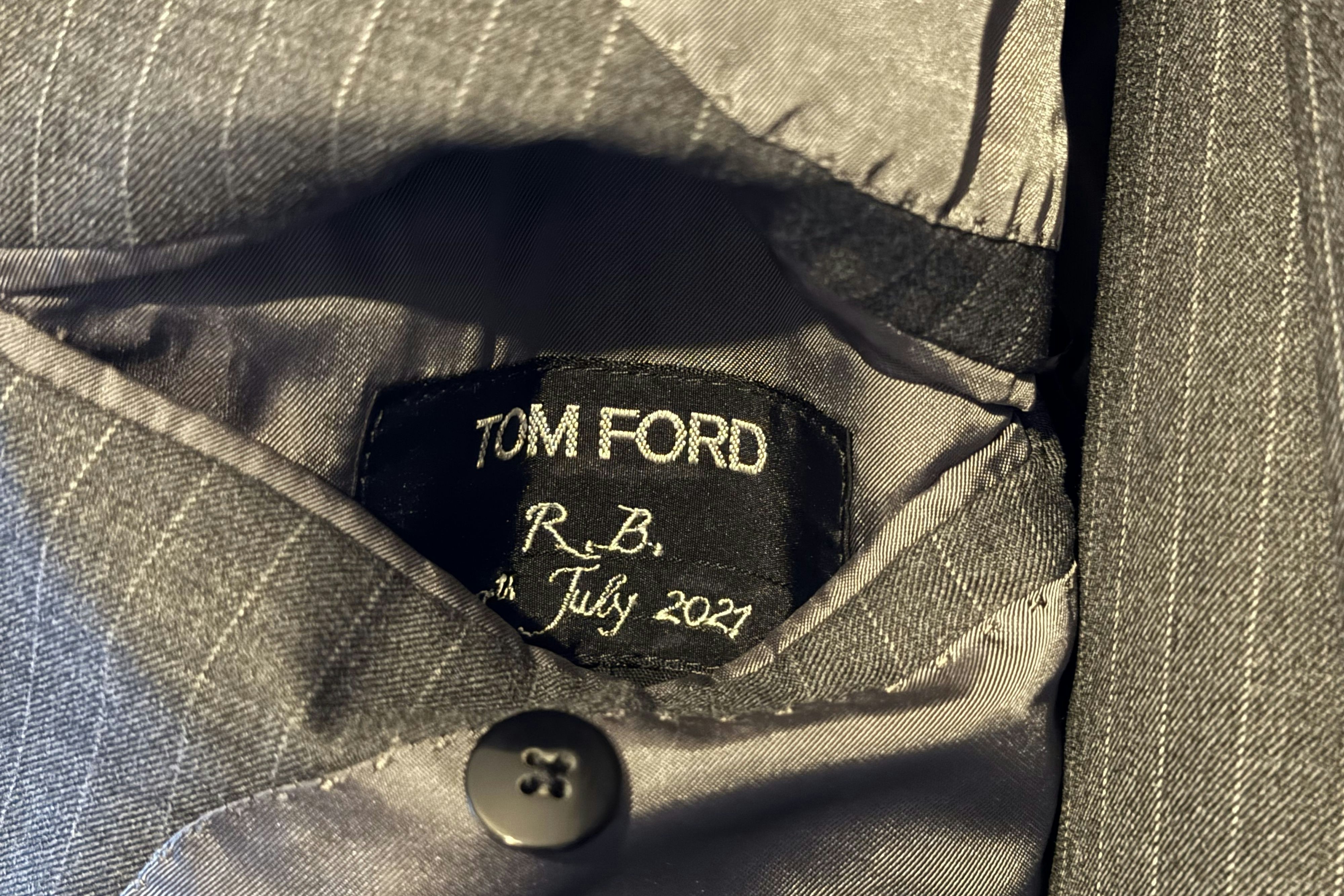 Am Etikett des Anzugs ist der erste Besitzer des feinen Zwirns verewigt. Fari Ramic: "Ich hätte den Anzug nicht gekauft, wenn er nicht vorher René Benko gehört hätte"