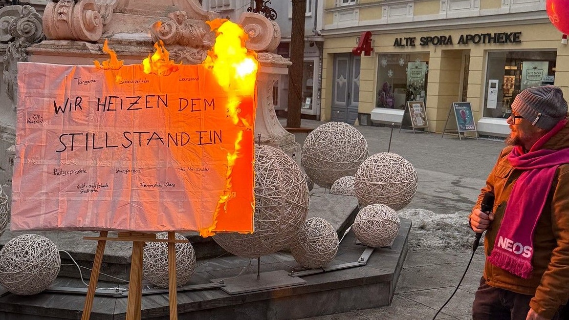 Heute.at - Finale im NEOS-Wahlkampf mit Feuer und Flamme