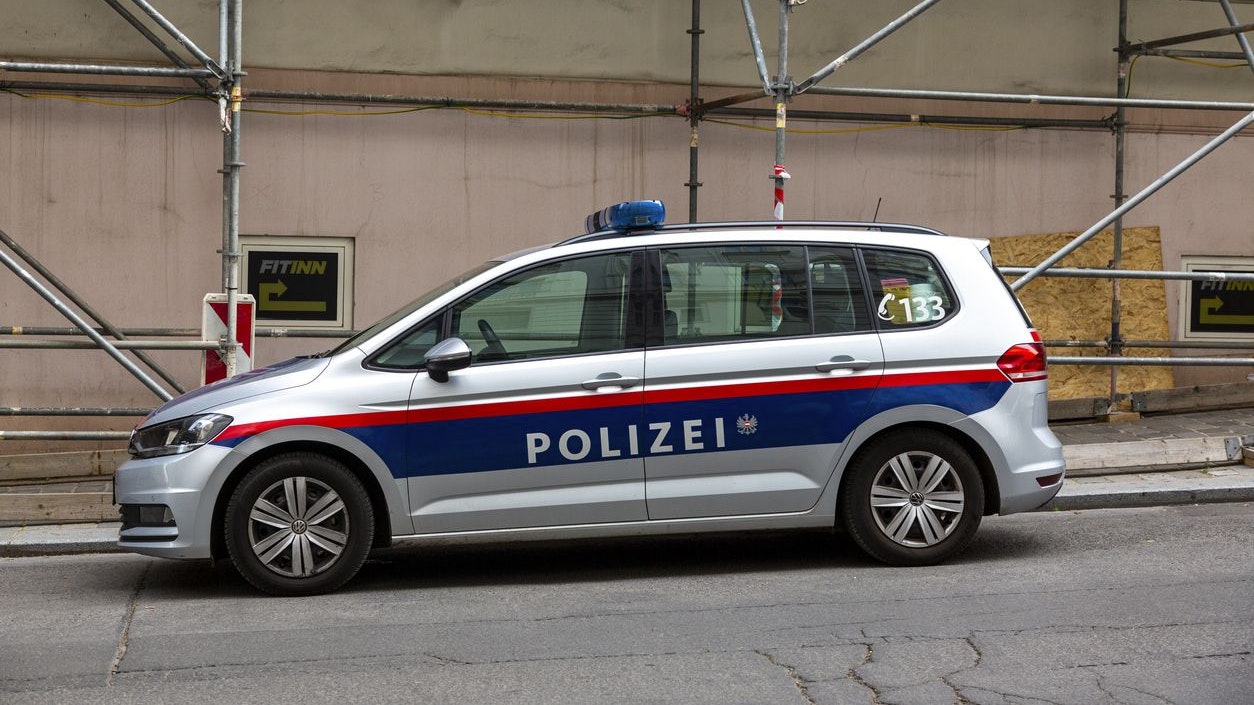 Heute.at - Mann rastet in Handyshop aus, prügelt auf Beamte ein