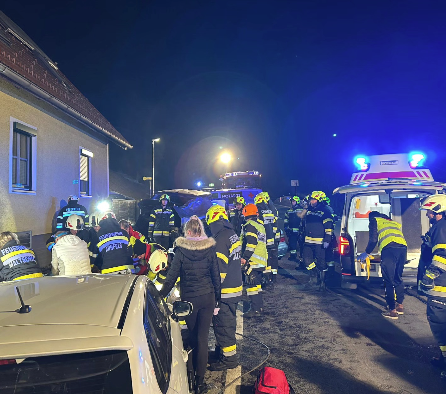 Heute.at - Überholmanöver geht schief! Schwerer Crash in Arnfels