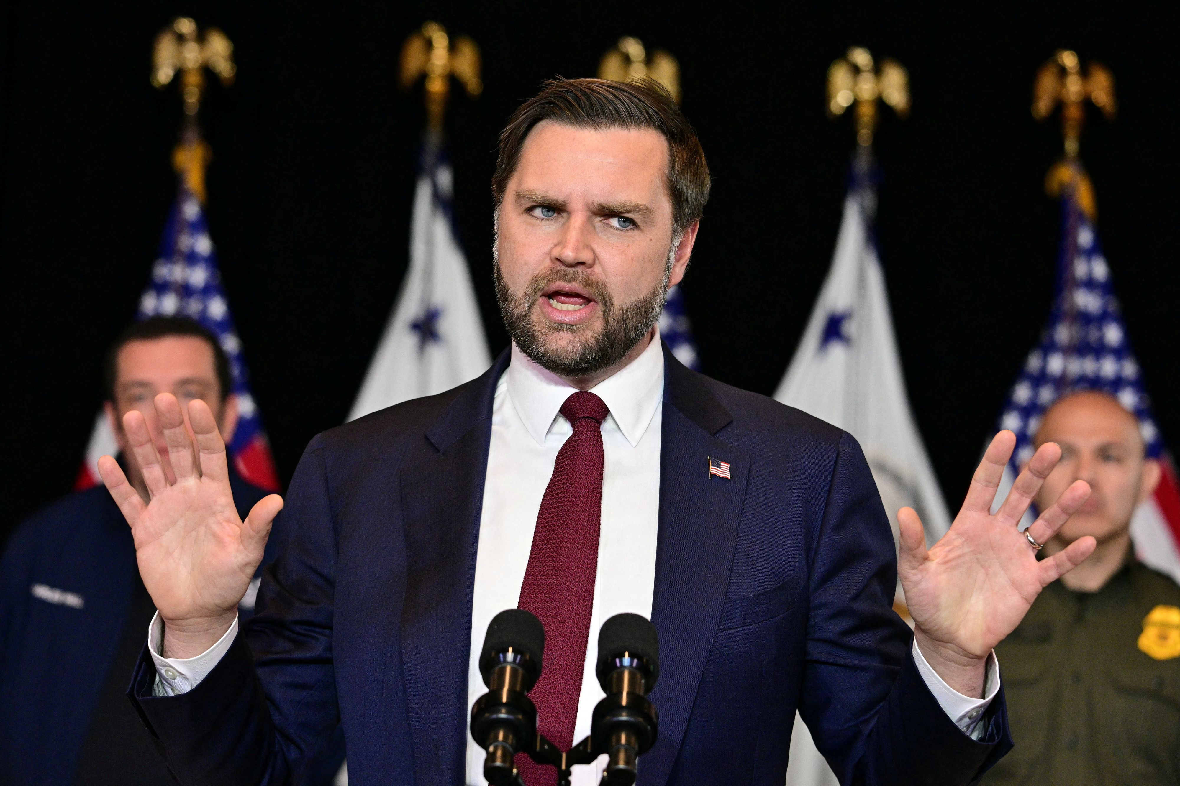 US-Vize JD Vance erntet für einen Titanic-Sager Spott im Netz.