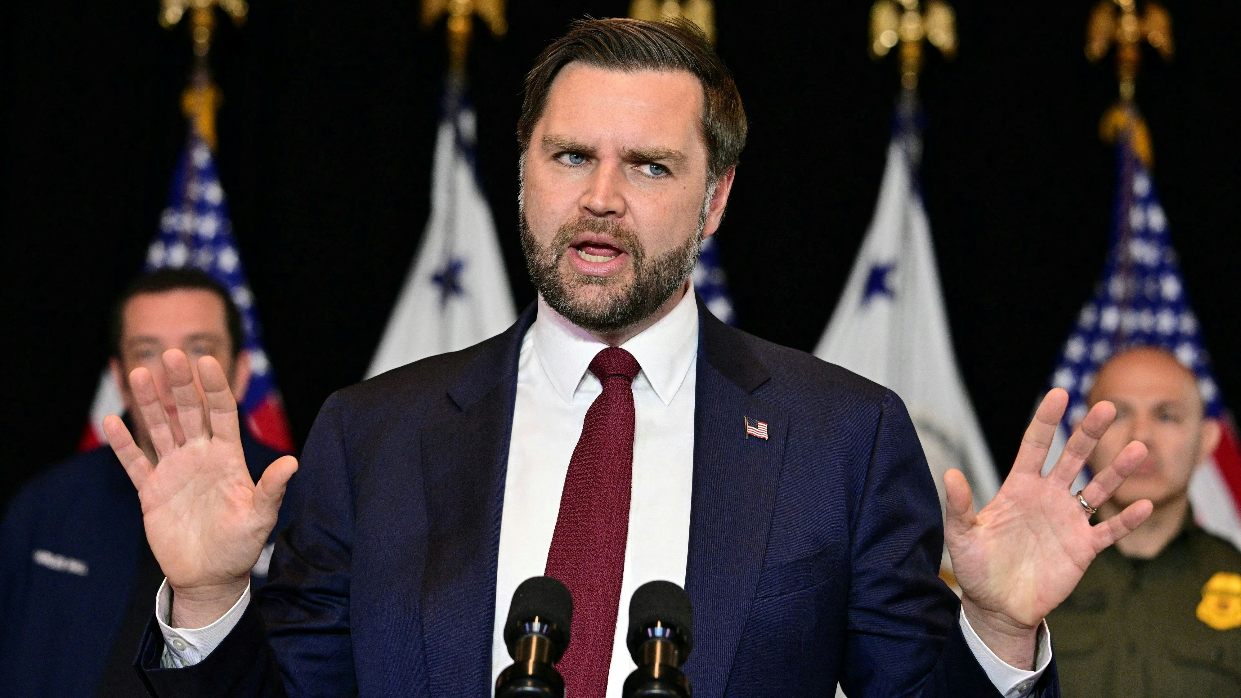 Heute.at - US-Demokraten verspotten Vance wegen Titanic-Sager