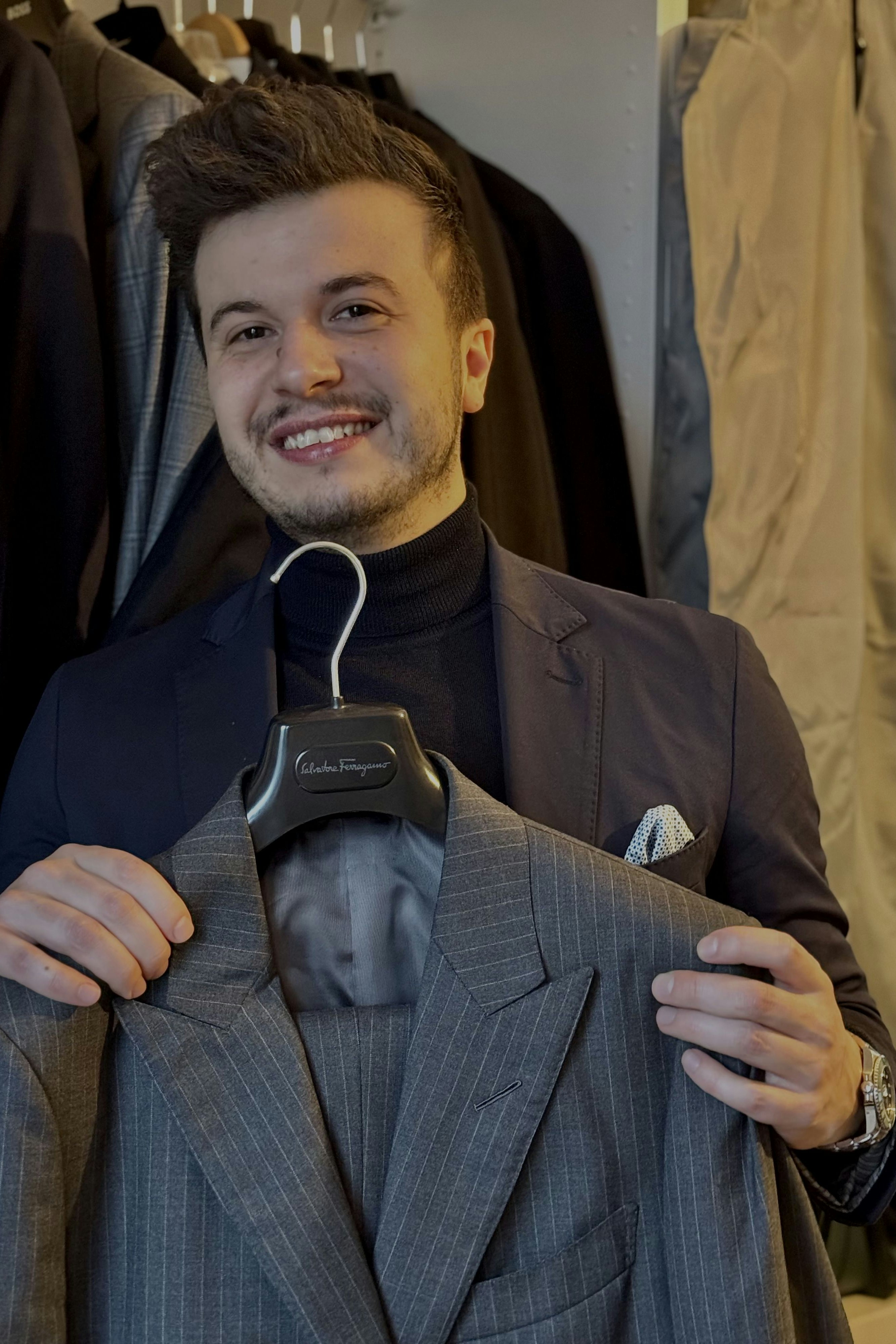 Der stolze Besitzer hat noch nicht genug: Es ist meine erste, aber sicher nicht meine letzte Benko-Devotionalie"