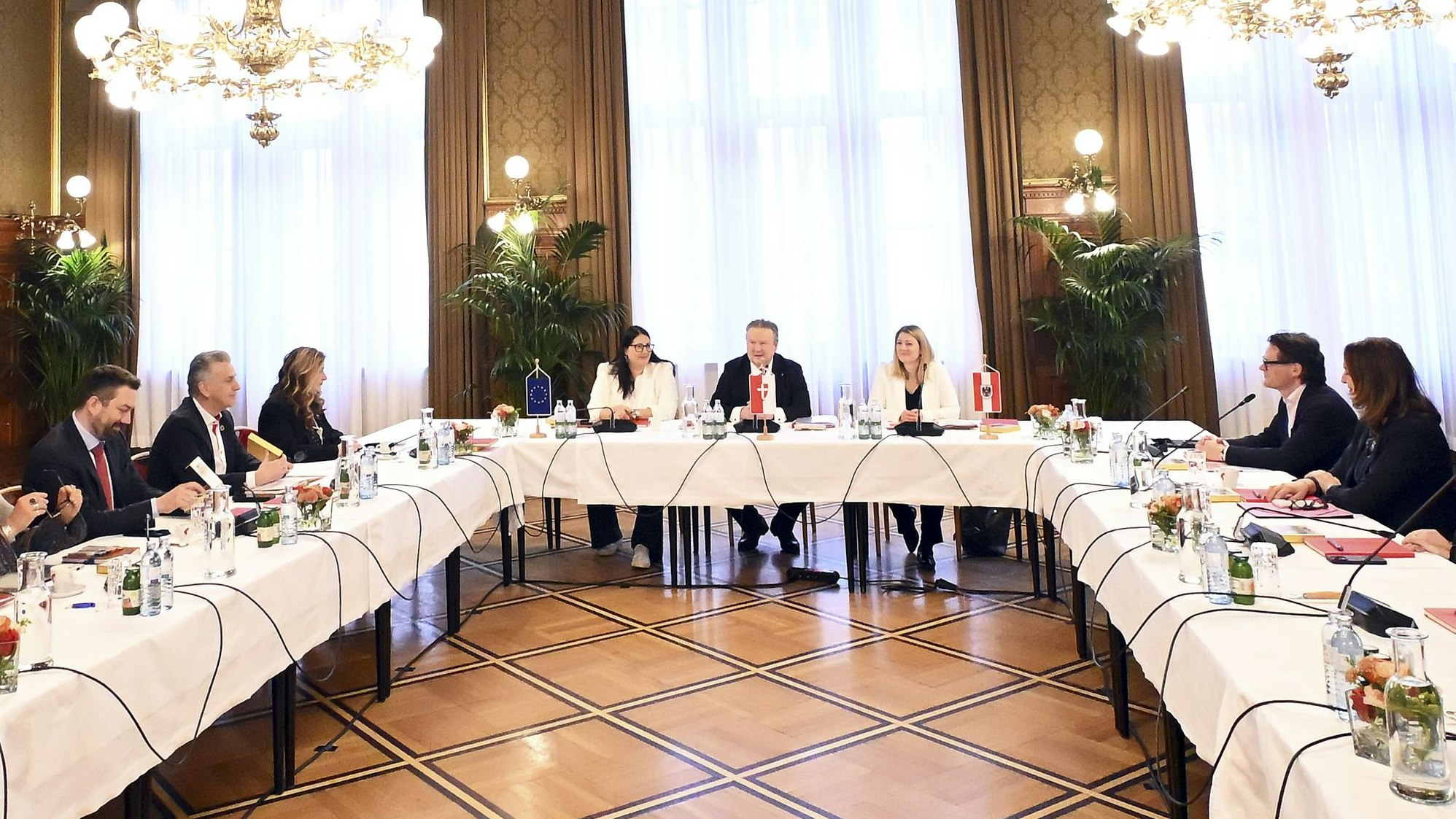 Heute.at - Kritik an Klausur von SPÖ und Neos – viel heiße Luft