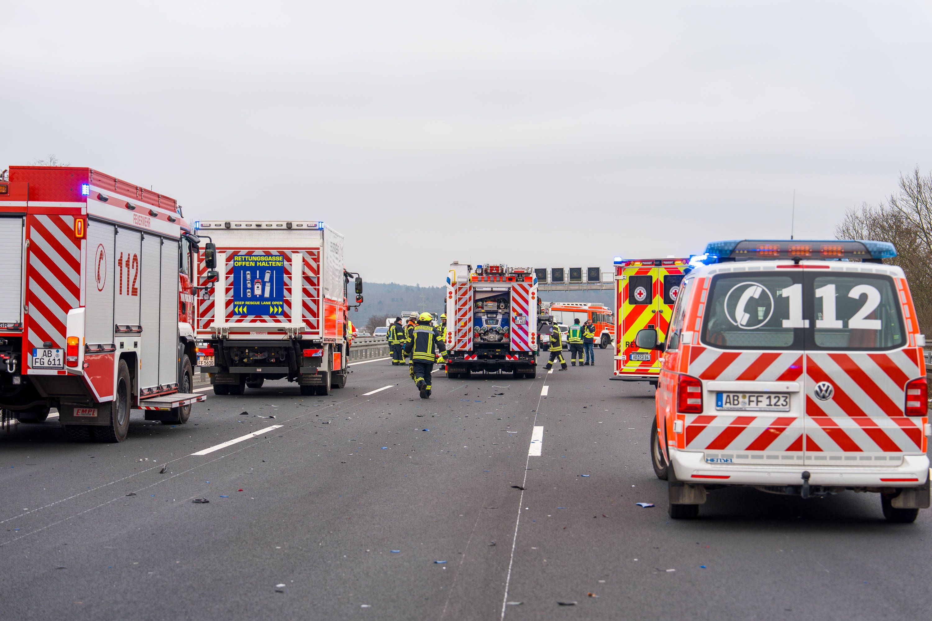 Die Rettungskräfte stehen im Großeinsatz.