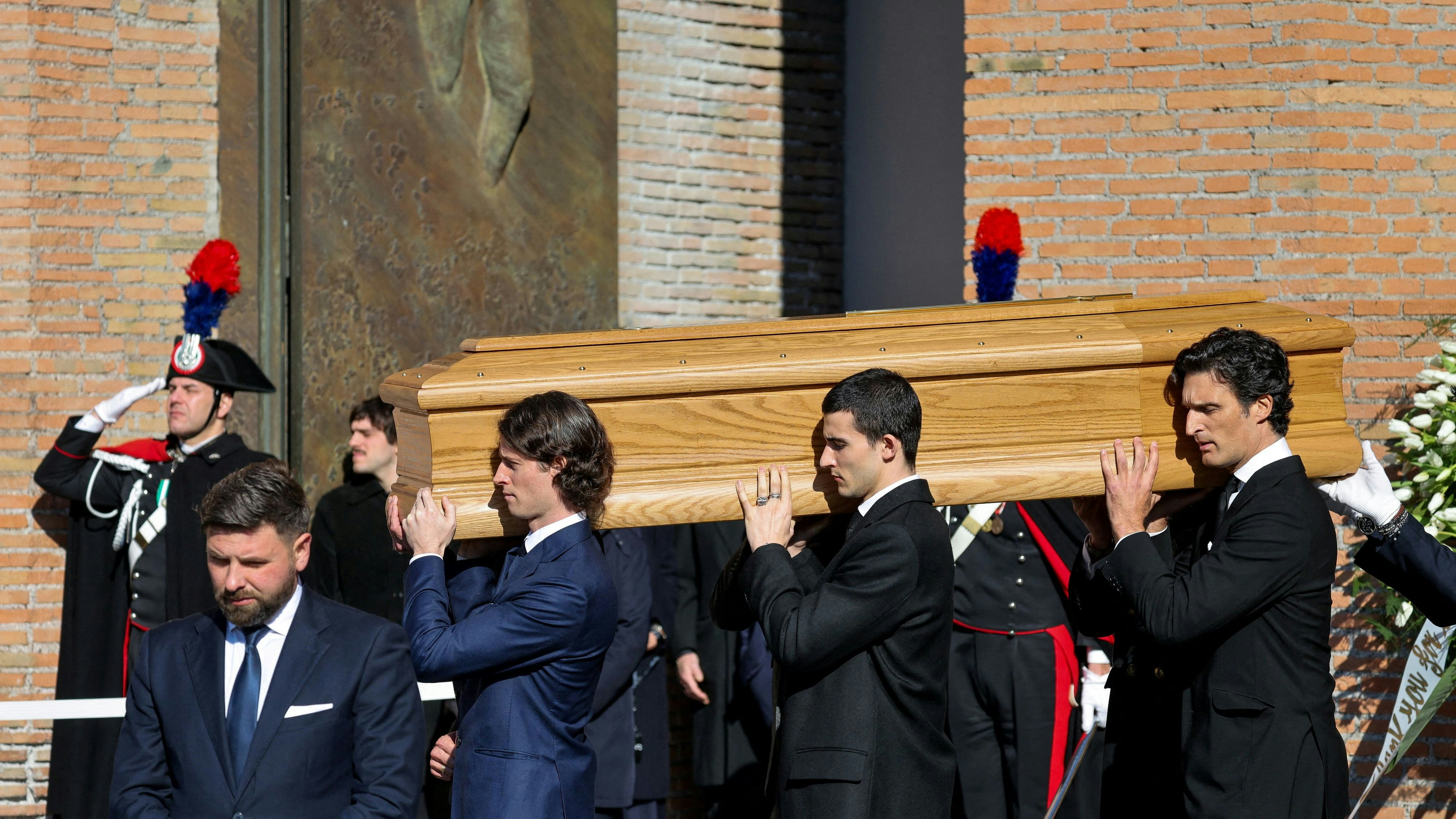 Heute.at - Emotionale Worte: Loren nimmt Abschied von Valentino