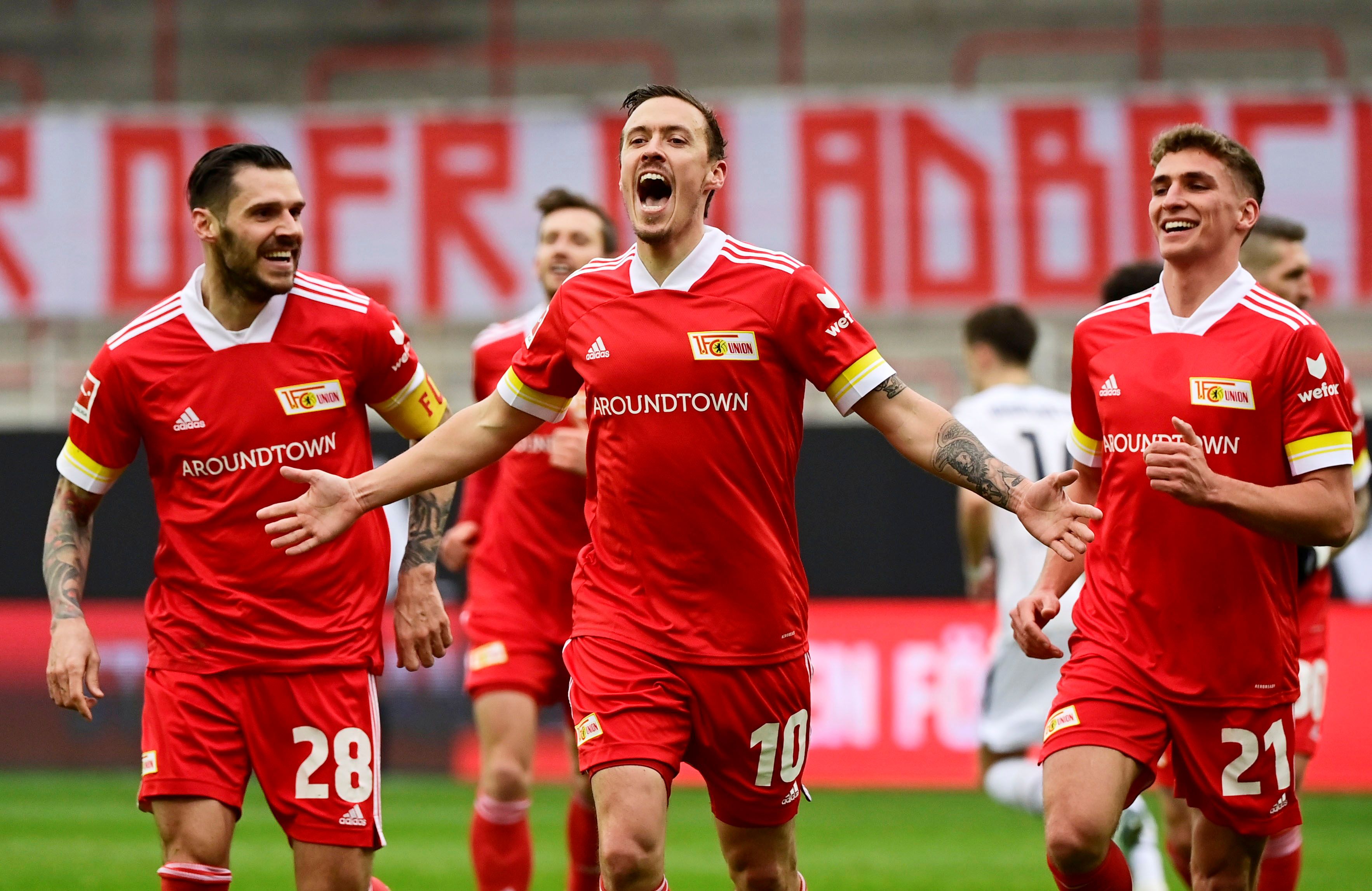 Christopher Trimmel und Max Kruse beim Jubeln. 