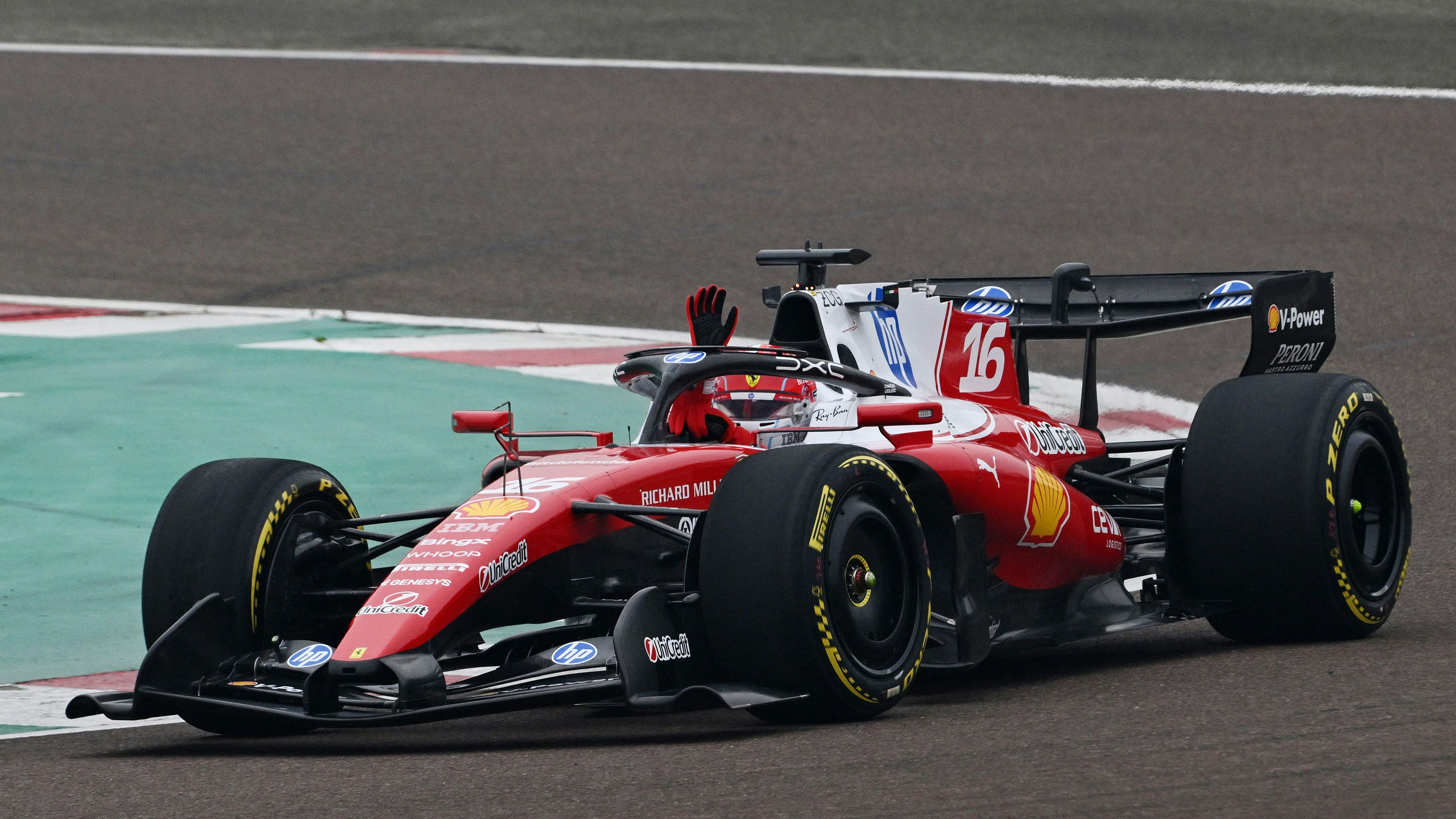 Heute.at - Hamilton stoppt neuen Ferrari bei Test auf der Strecke