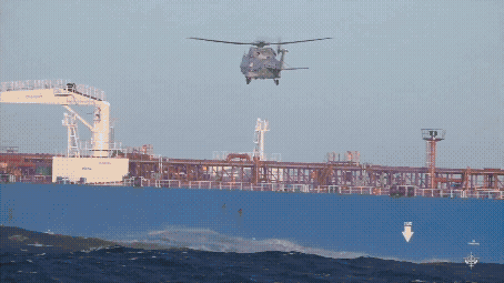 Heute.at - Video: Elite-Soldaten entern Putin-Tanker im Mittelmeer