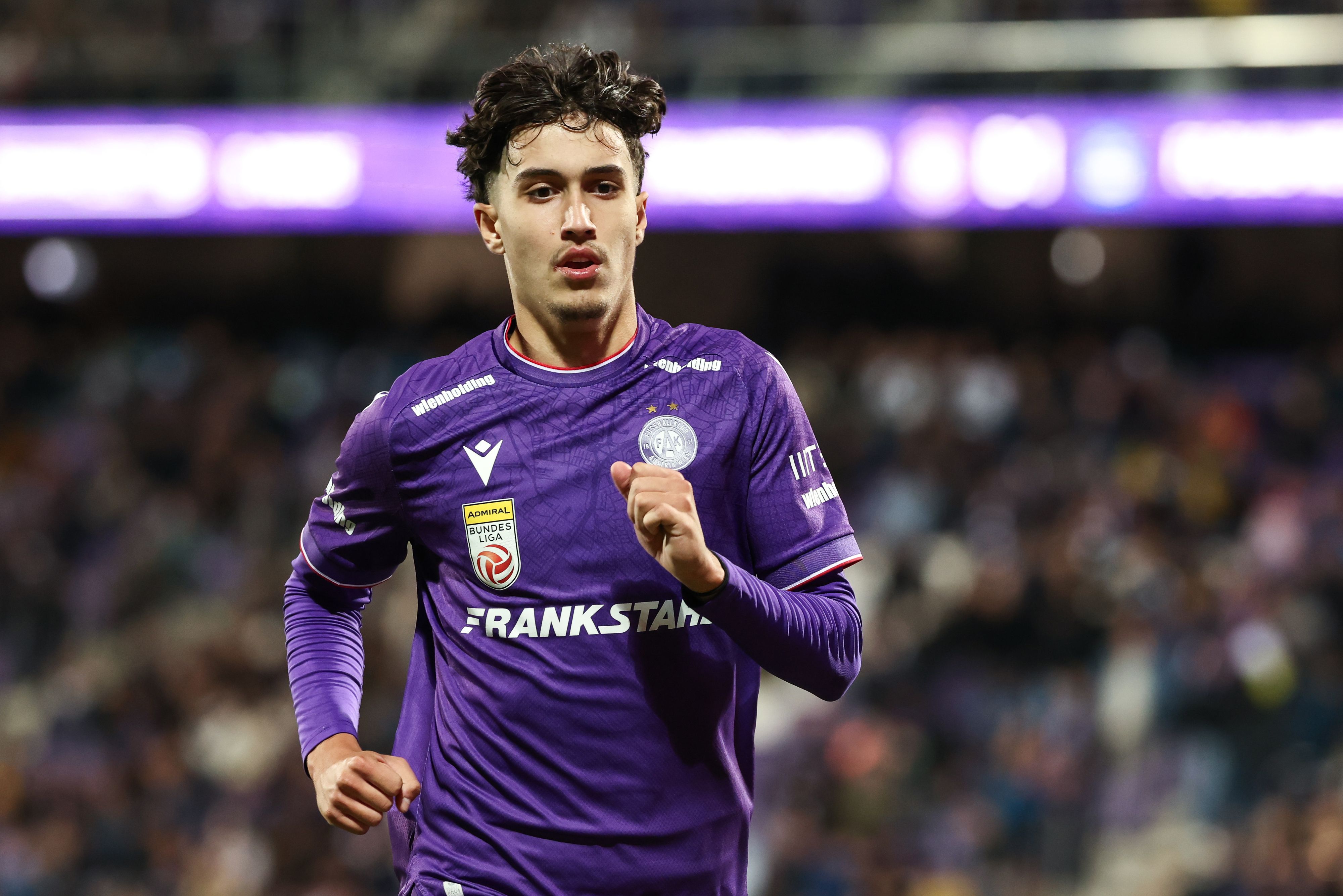 Mittelfeldspieler Sanel Saljic verlängert bei der Austria. 