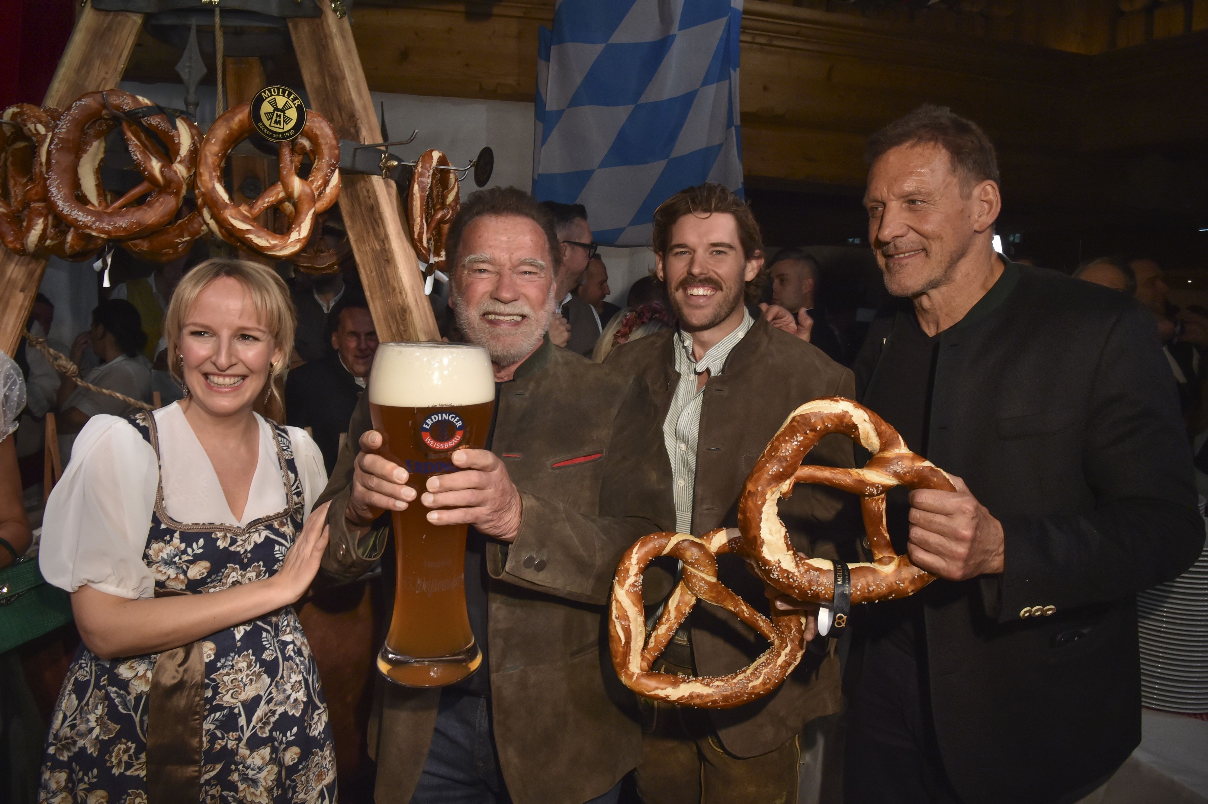 Maria Hauser (Stanglwirt), Arnold Schwarzenegger mit Sohn Christopher Schwarzenegger, Ralf Moeller bei der Weißwurstparty 2026 im Biohotel Stanglwirt in Going.