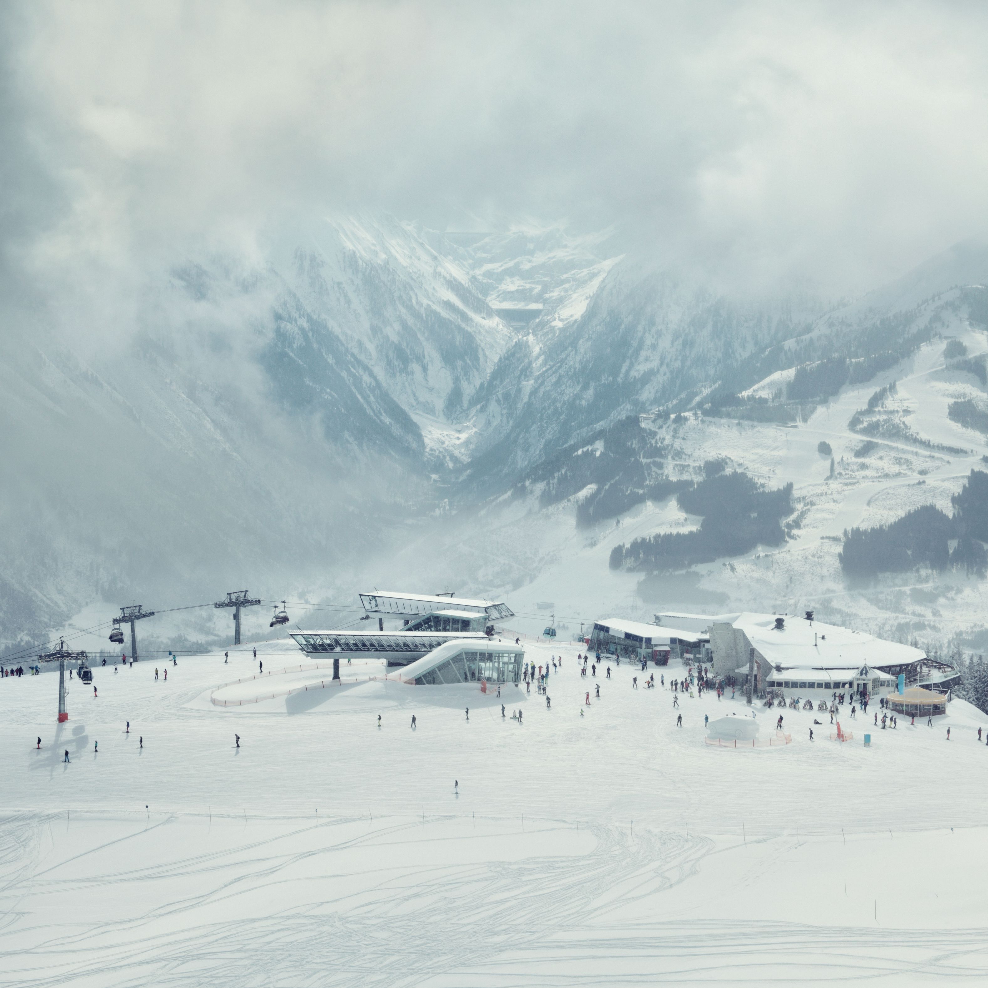 Die Polizei fahndet nach dem flüchtigen Jugendlichen und seiner mutmaßlichen Mutter.