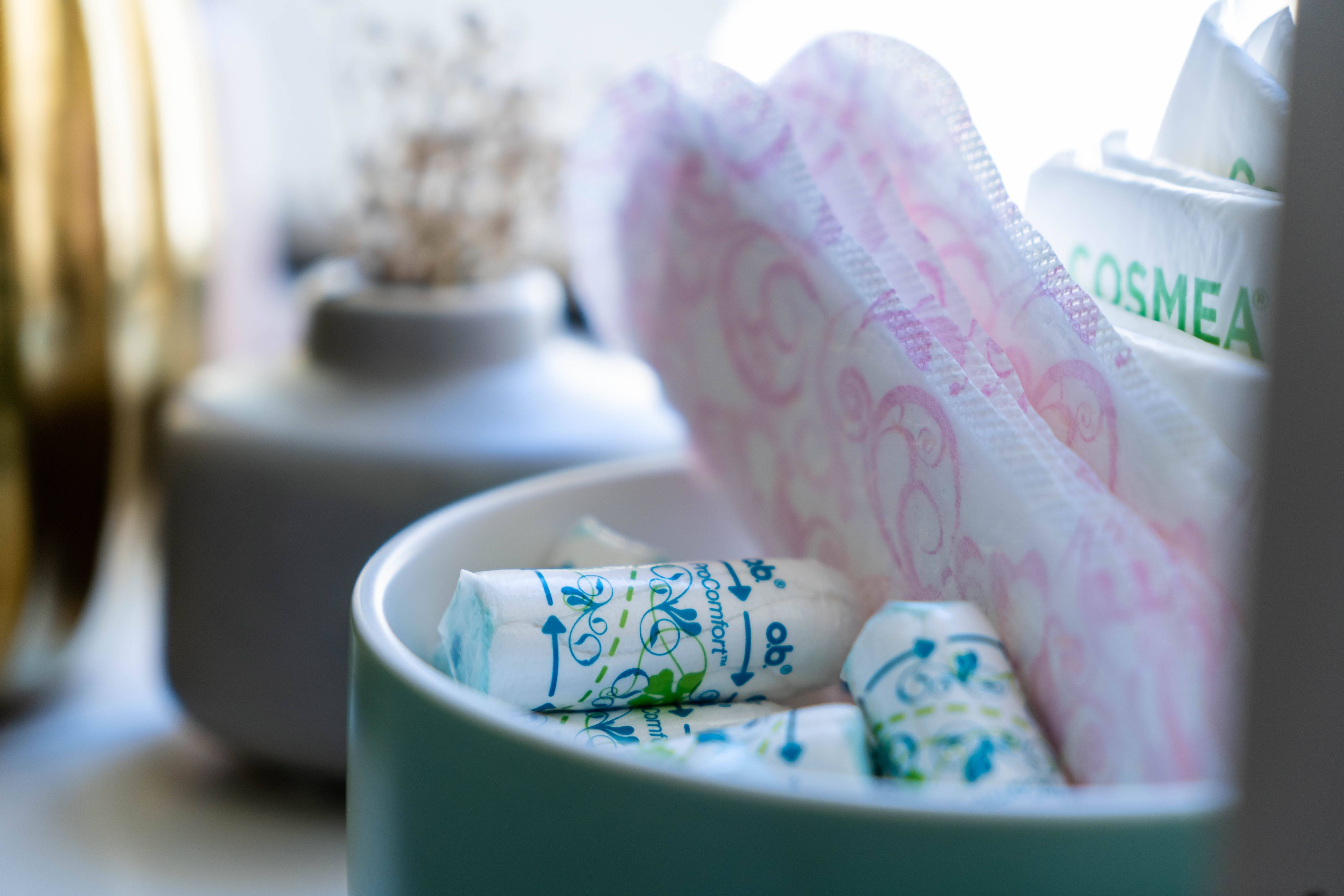 Der Entfall der Mehrwertsteuer auf Frauenhygieneartikel wird nicht von allen Händlern weitergegeben.