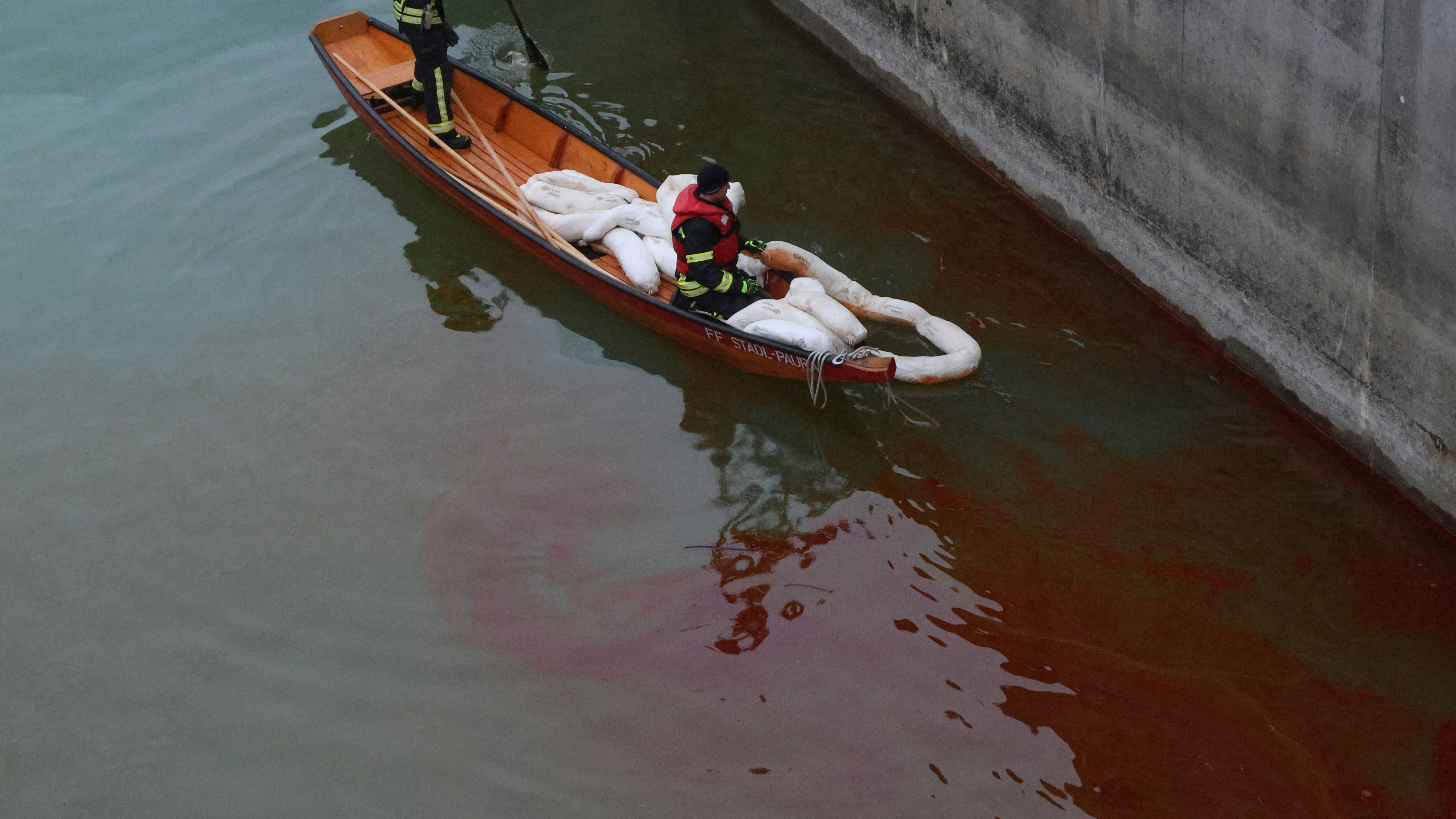Die Feuerwehr war stundenlang im Einsatz.