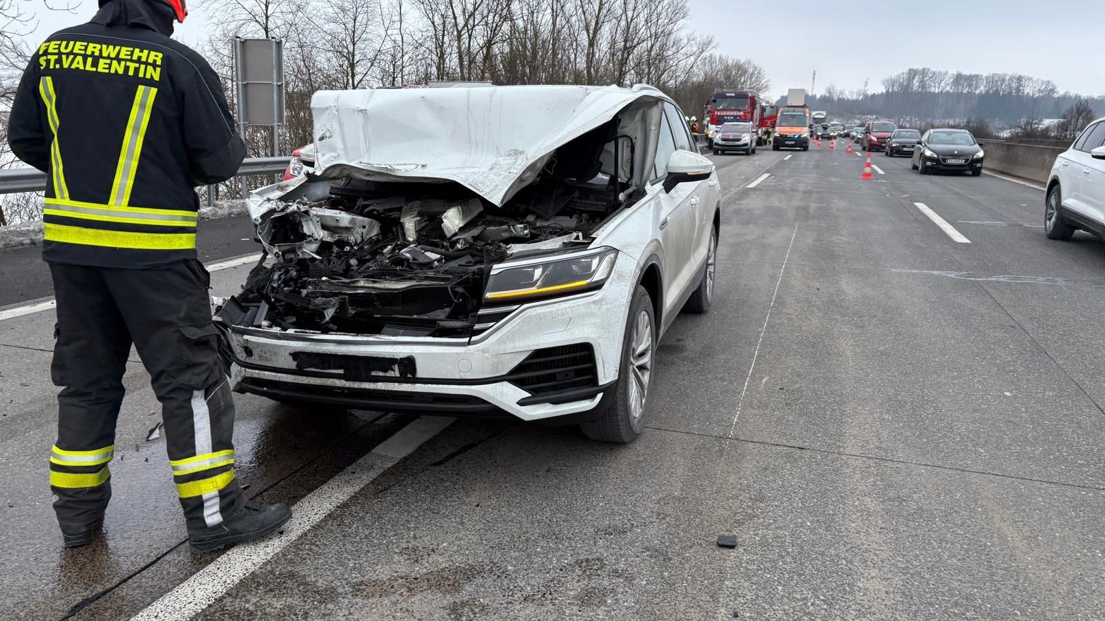 Heute.at - Unfall auf A1 – Trümmerteile auf 100 Meter verteilt