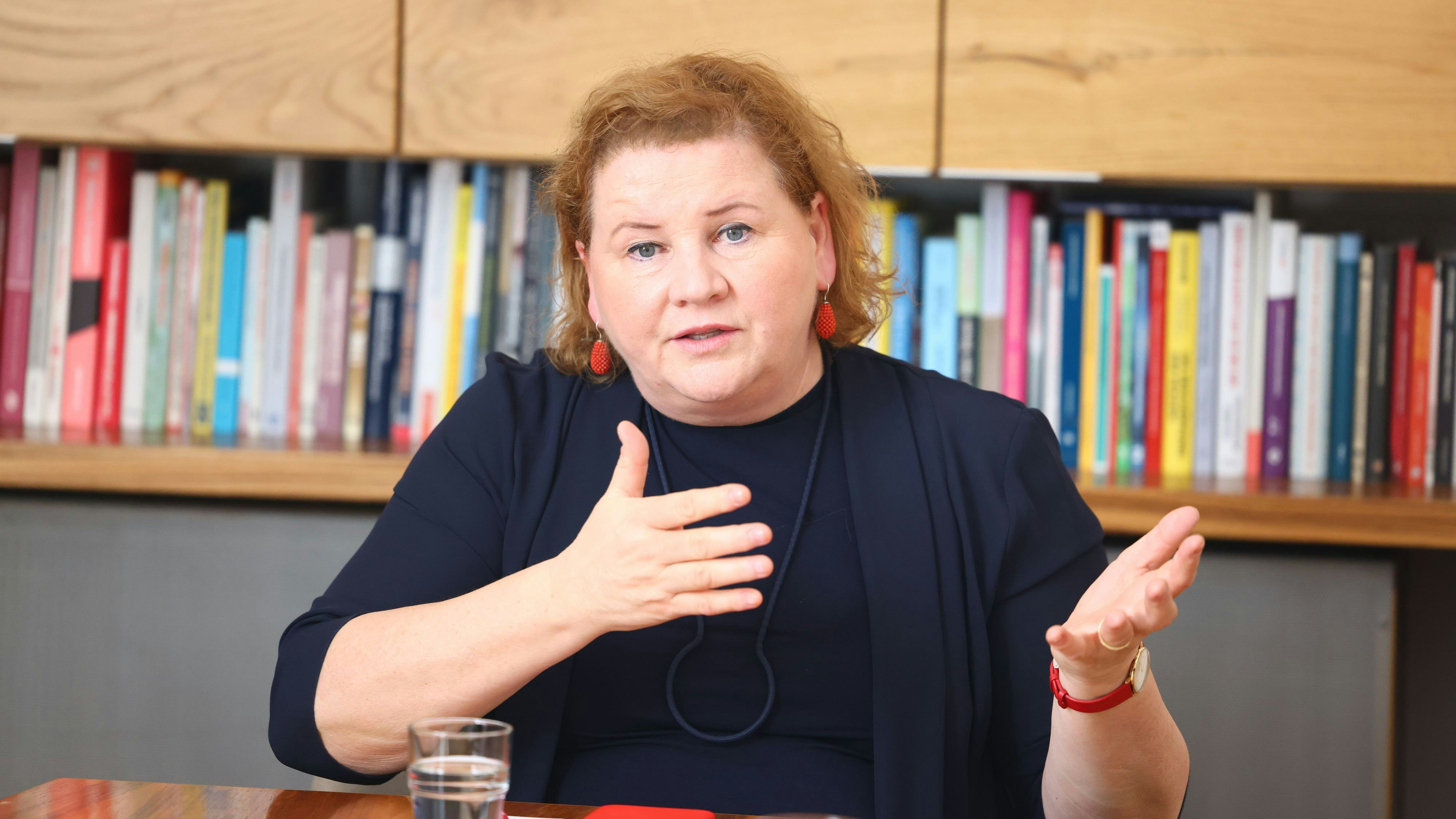 SPÖ-Ministerin Korinna Schumann ortet Aufholbedarf bei Jobchancen für Ältere.