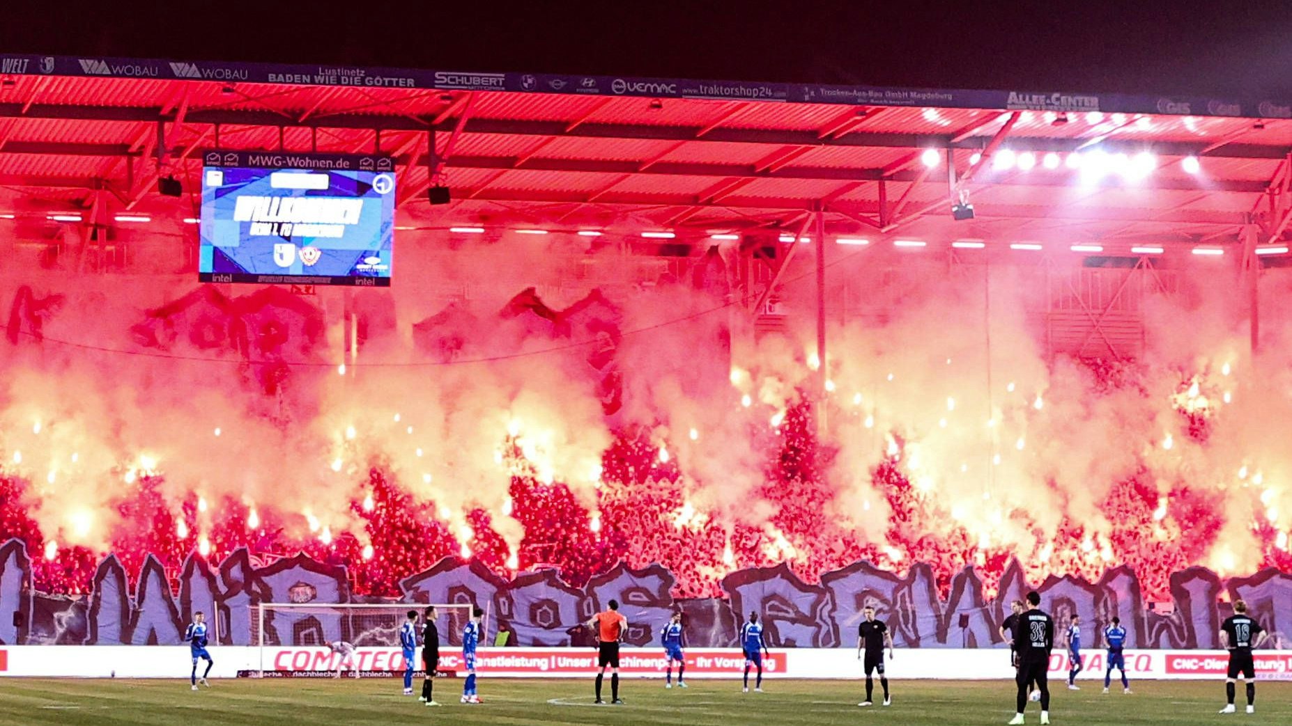 Heute.at - 64 Polizisten bei Bundesliga-Spiel von Ultras verletzt