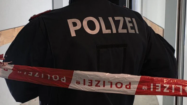 Nach dem Mordfall in diesem Haus in der Linzer Harrachstraße hält sich die Polizei mit Informationen bedeckt.