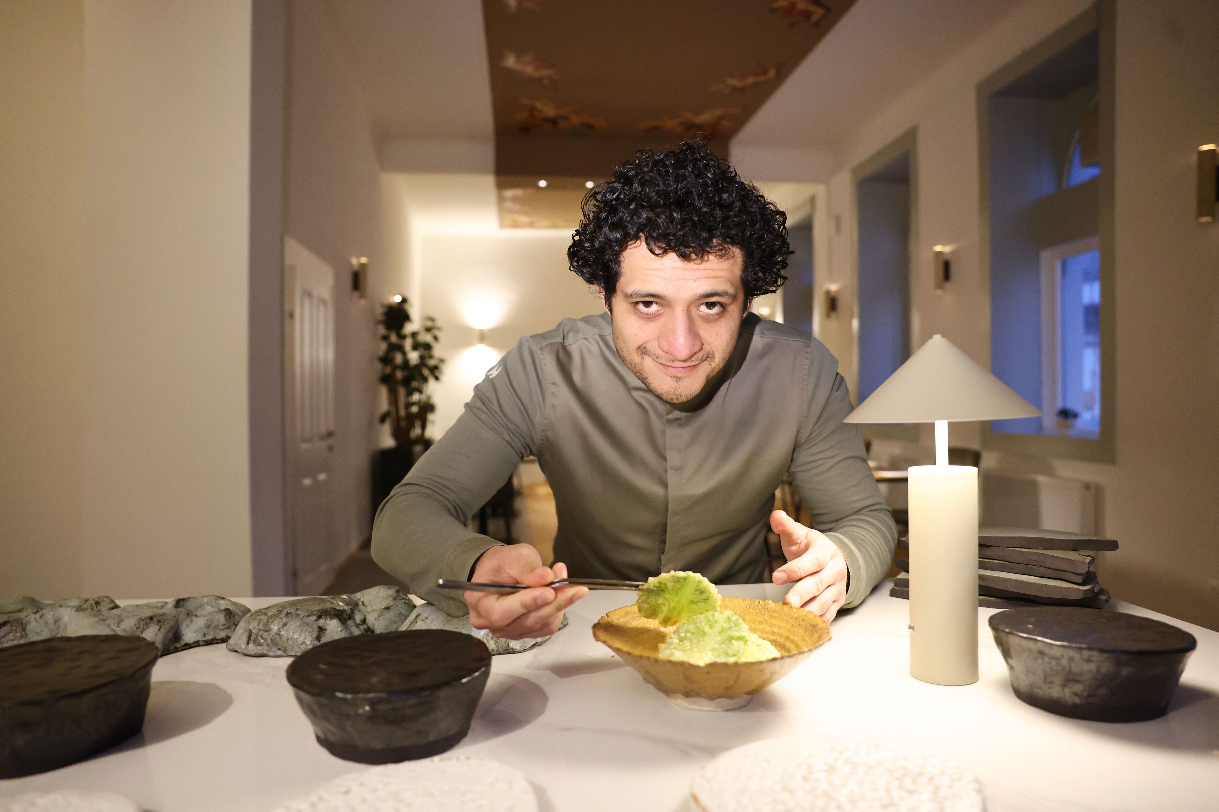 Restaurant Ossa: Fine Dining in Gersthof mit Inhaber Miguel Giraldo.
