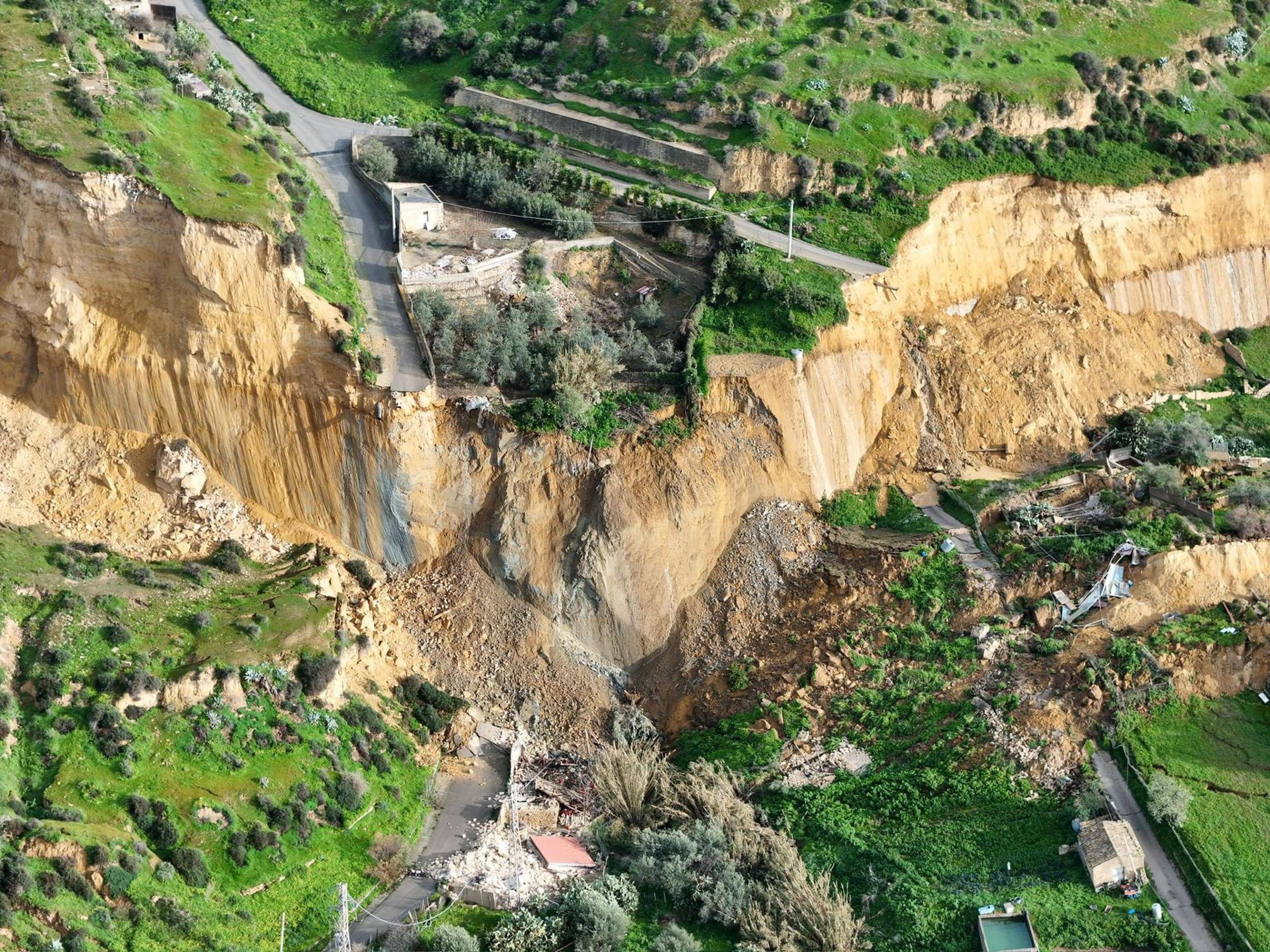 Nach einem gigantischen Erdrutsch auf Sizilien wurde 1.000 Menschen evakuiert. (Symbolbild)