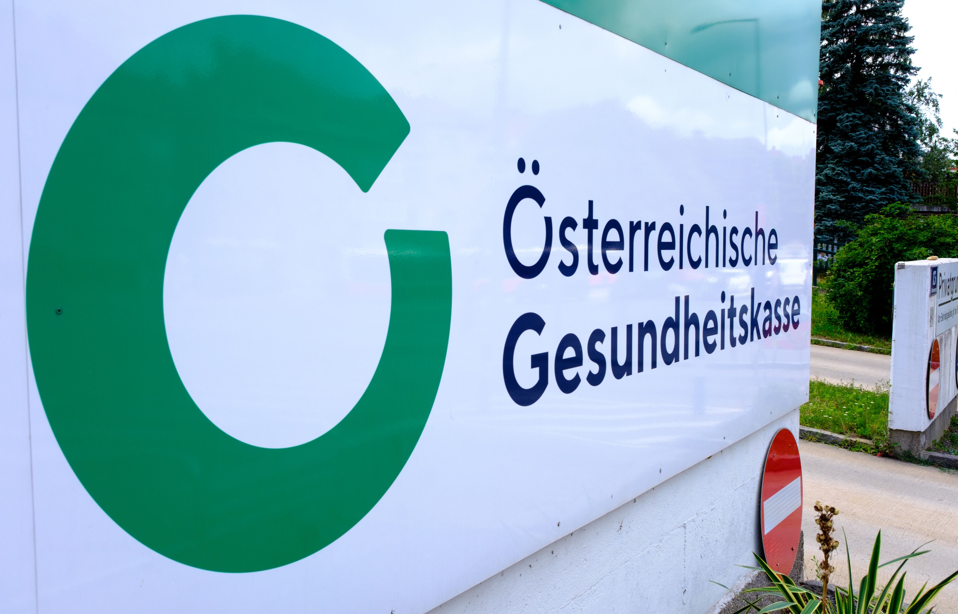 Die ÖGK informiert über anstehende Kosten für Krankentransporte.