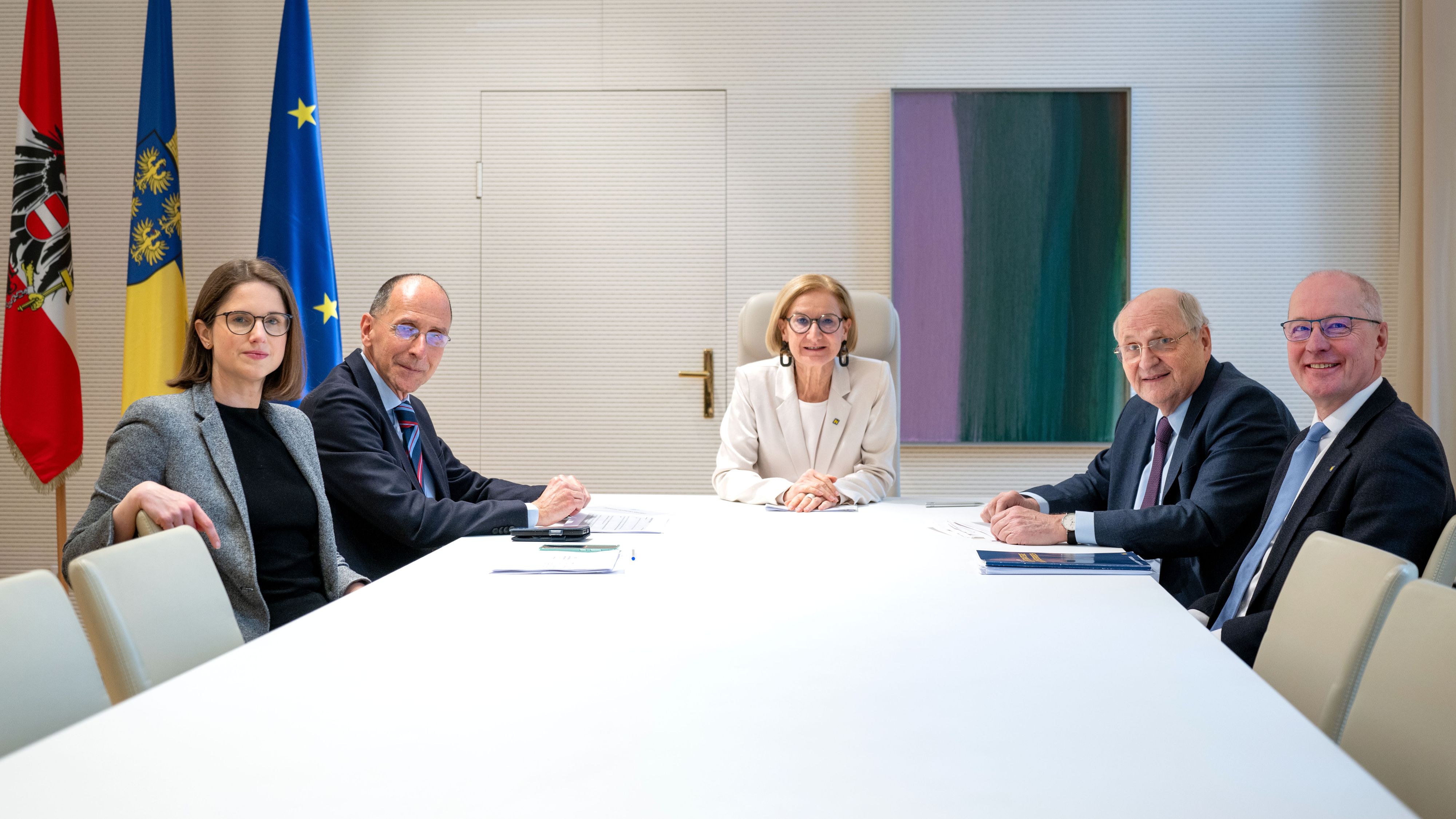 Experten mit Landeshauptfrau: Prabotnik, Filzmaier, Mikl-Leitner, Badelt und Faulhammer (v.l.)