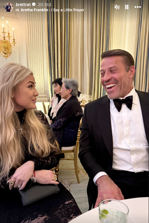 Bei der Sneak-Preview zu Gast: Charlie Kirks Witwe Erika und NLP-Guru Tony Robbins