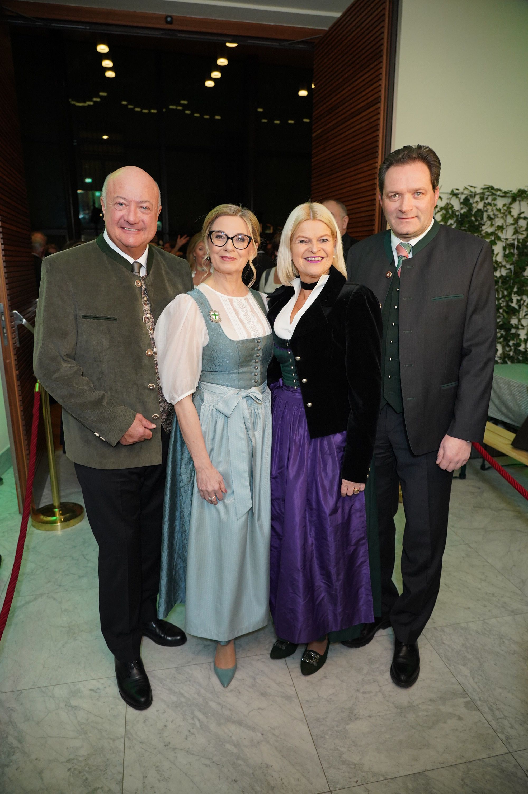 Bundeskanzler Christian Stocker, Grünes-Kreuz-Präsidentin Christa Kummer, Bundesministerin Klaudia Tanner und Landwirtschaftsminister Norbert Totschnig.