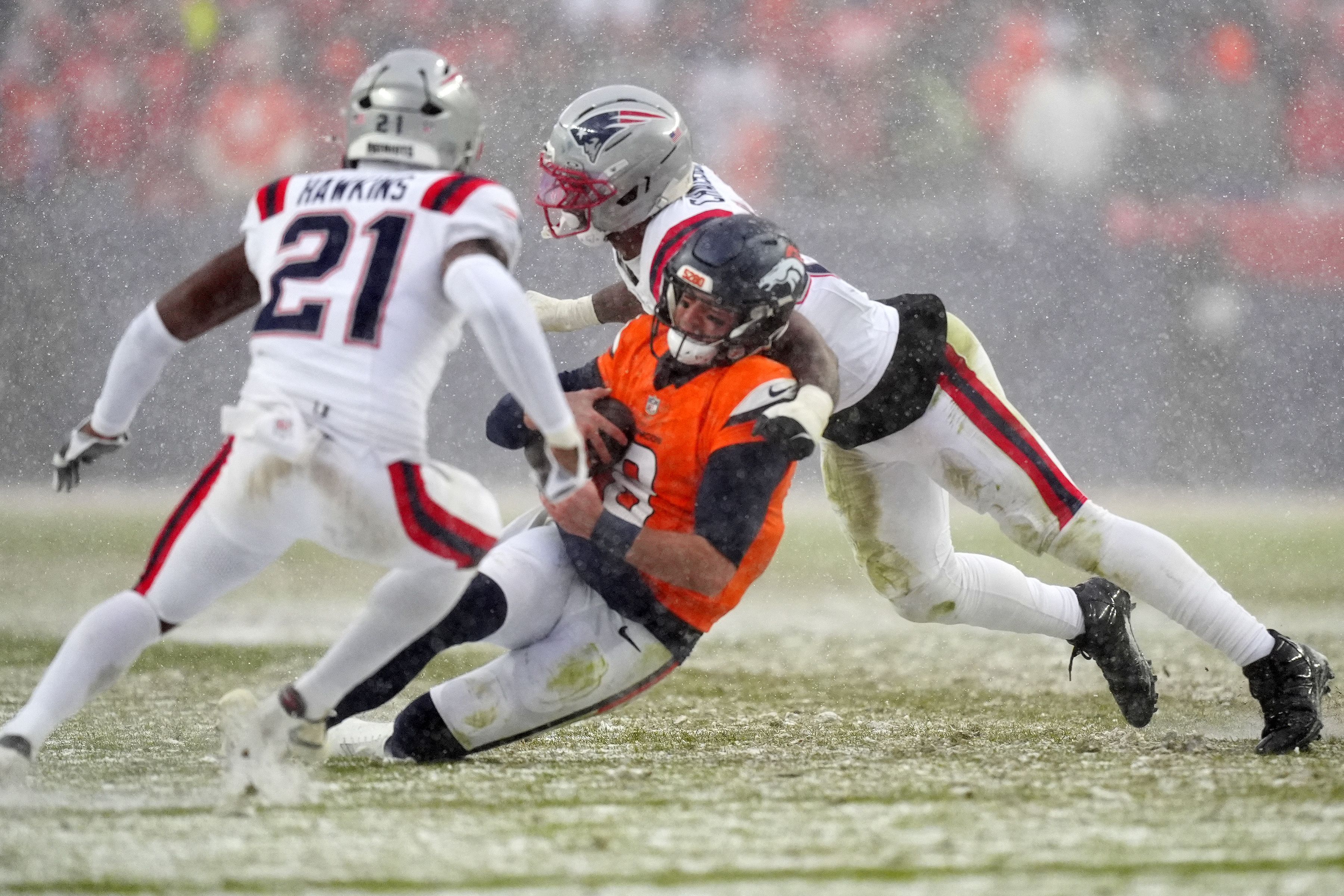Bei Schneefall setzten sich die New England Patriots durch.