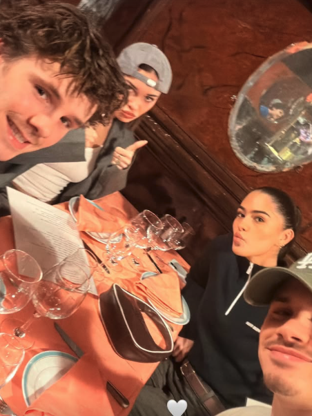 Romeo Beckham beim gemeinsamen Abendessen mit Freundin Kim, Bruder Cruz und dessen Partnerin Jackie.