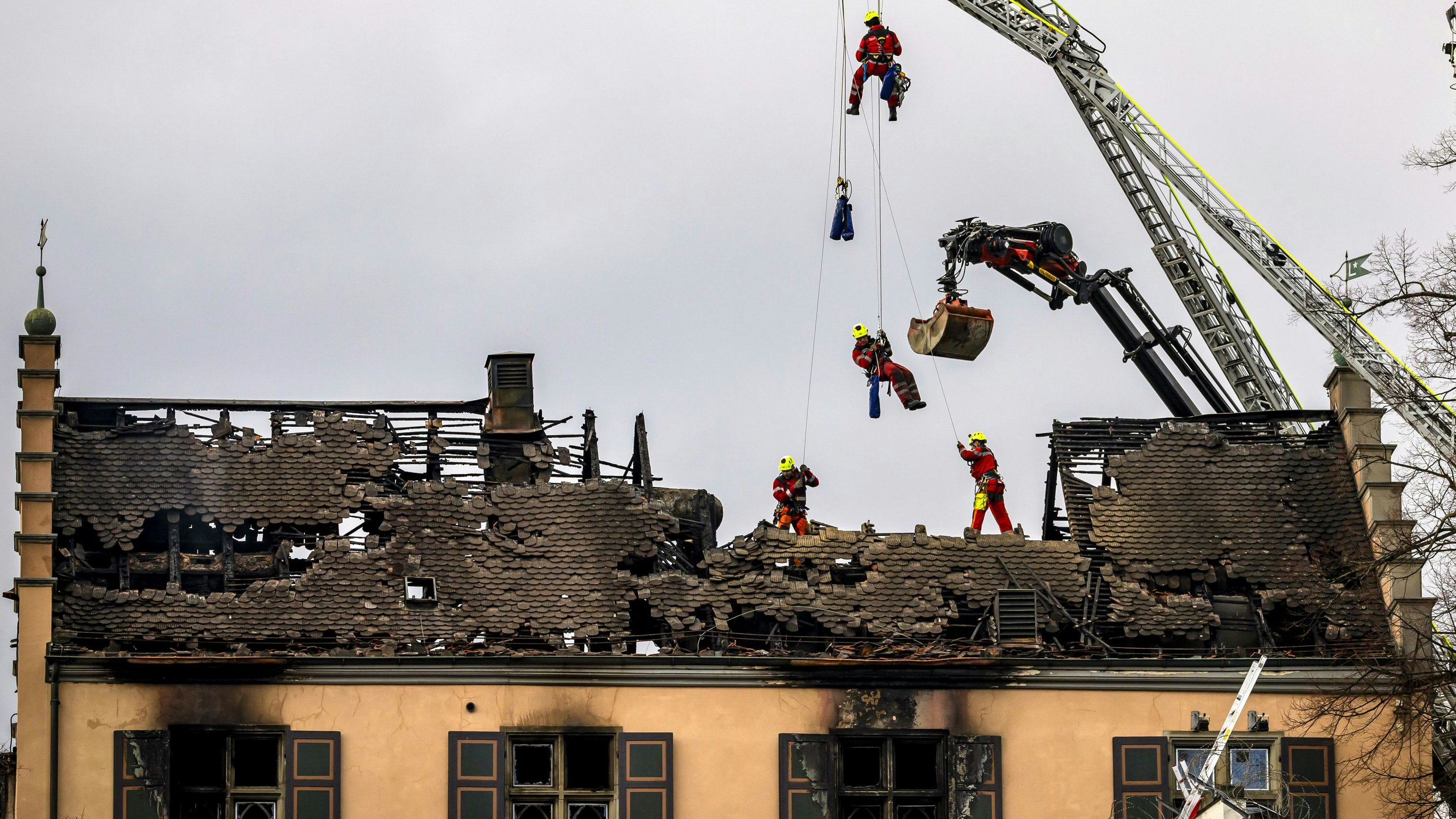 Heute.at - Brandstiftung?! Freimaurer-Tempel geht in Flammen auf