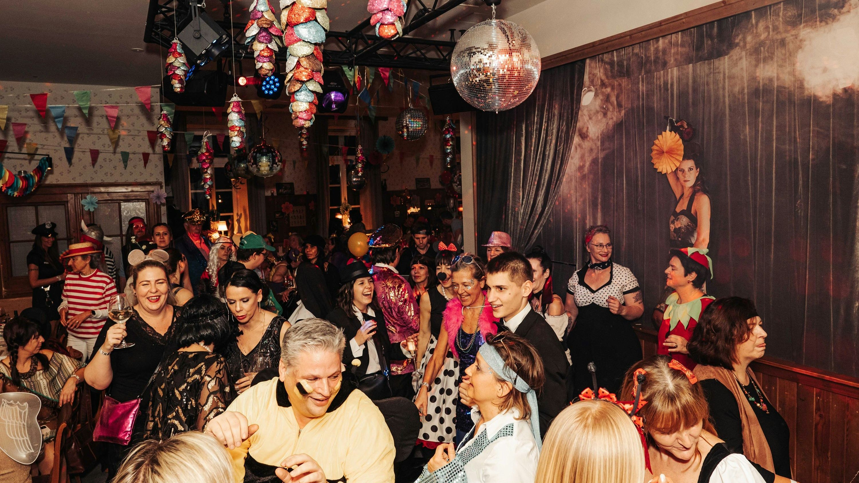 Heute.at - Gewinne Tickets für den Hausball im Gasthaus Napoleon