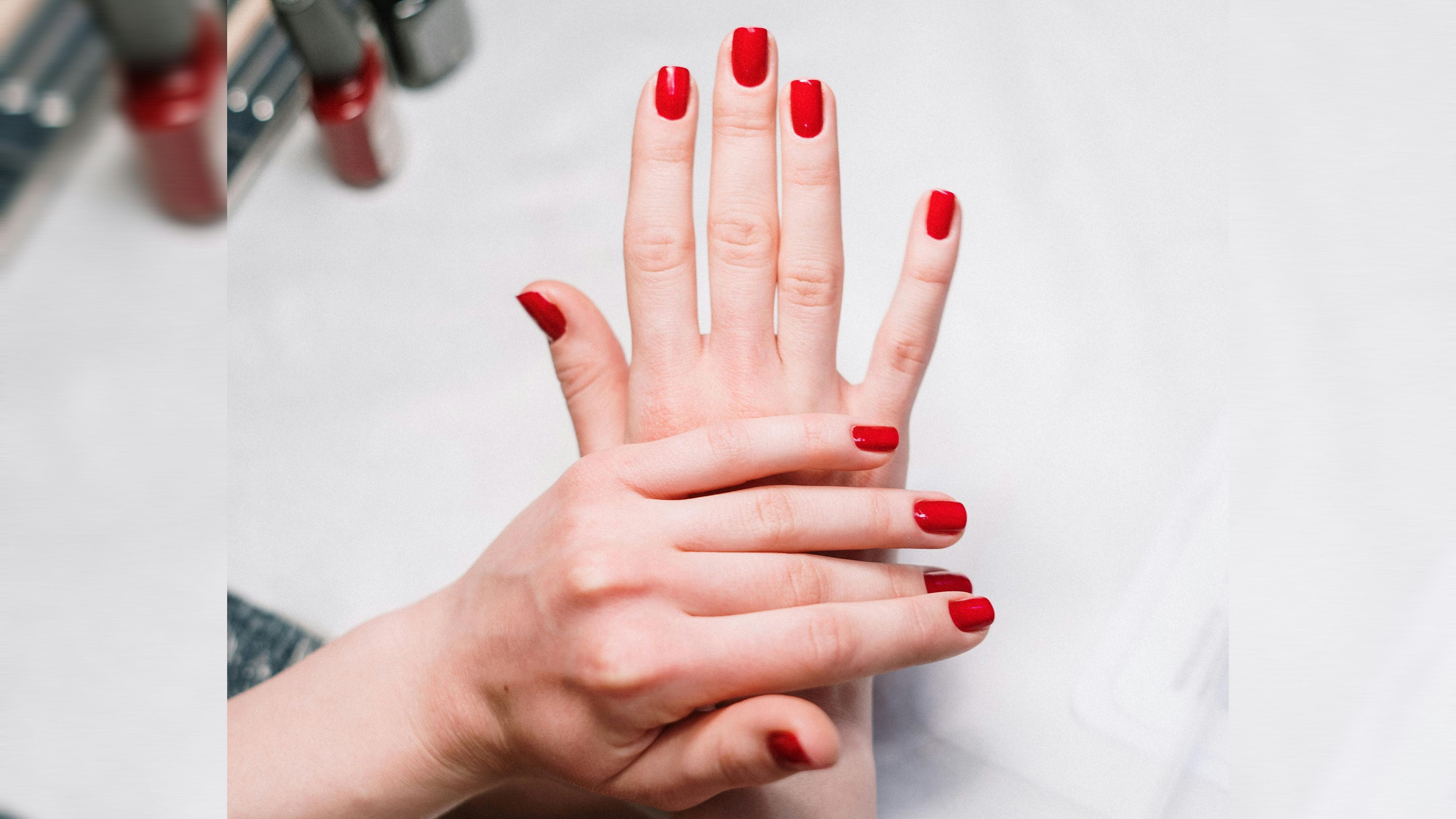 Die meisten Nagellacke wurden im Anwendungstest positiv bewertet. Beim Haltbarkeitstest patzte nur ein (prominenter) Hersteller.