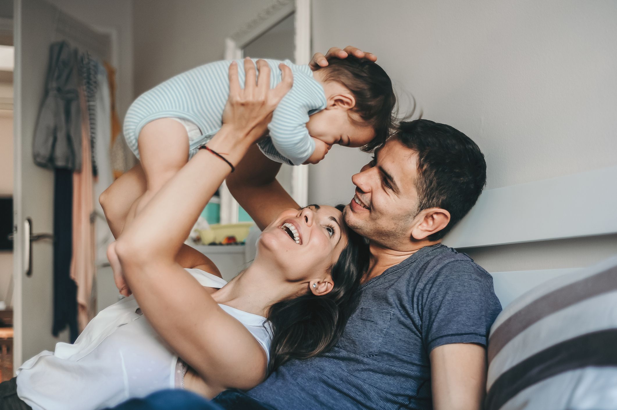 Schwerer Schock für die frisch gebackenen Eltern: Nach der Geburt stellen sie fest, dass das Kind keine Ähnlichkeiten mit ihnen aufweist (Symbolbild)