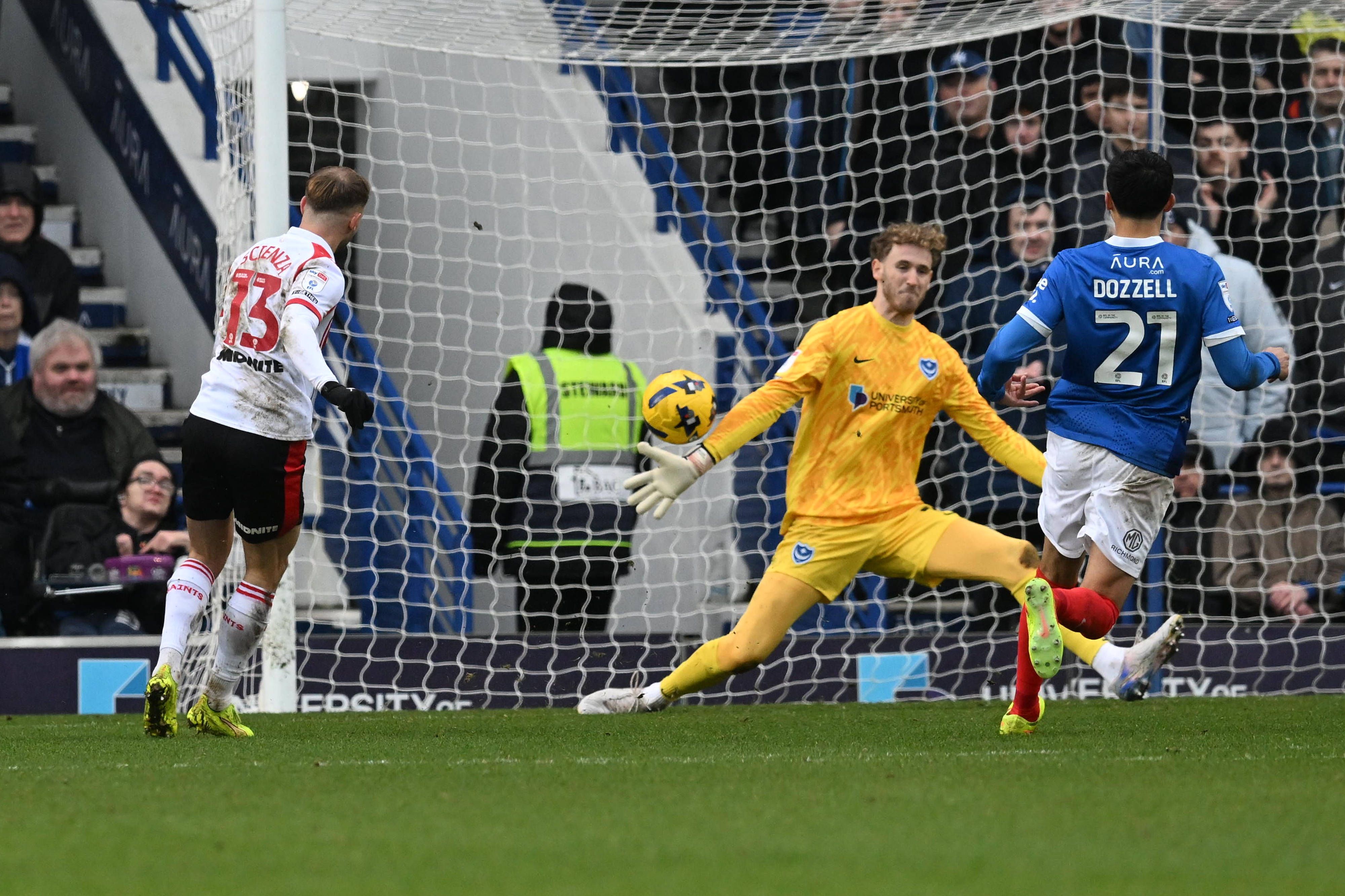 ÖFB-Legionär Nicolas Schmid ist Goalie bei Portsmouth.