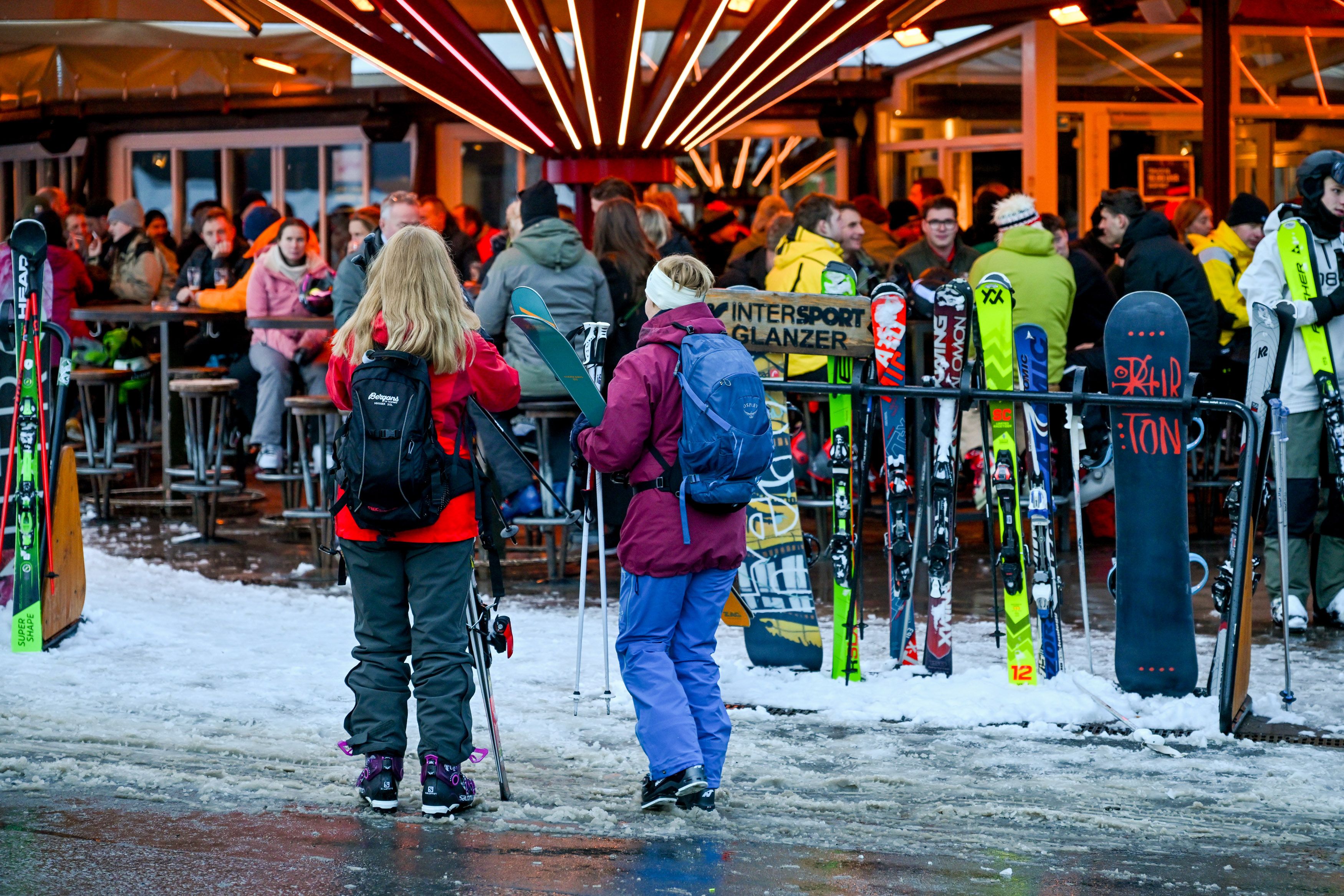 Alkohol darf in Sölden nur noch in der Bar oder deren Gastgarten konsumiert werden.