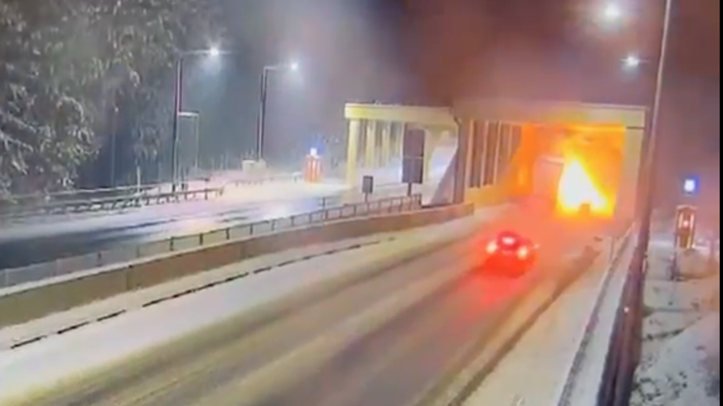 Heute.at - Explosion auf der Tauernautobahn! Video zeigt Crash