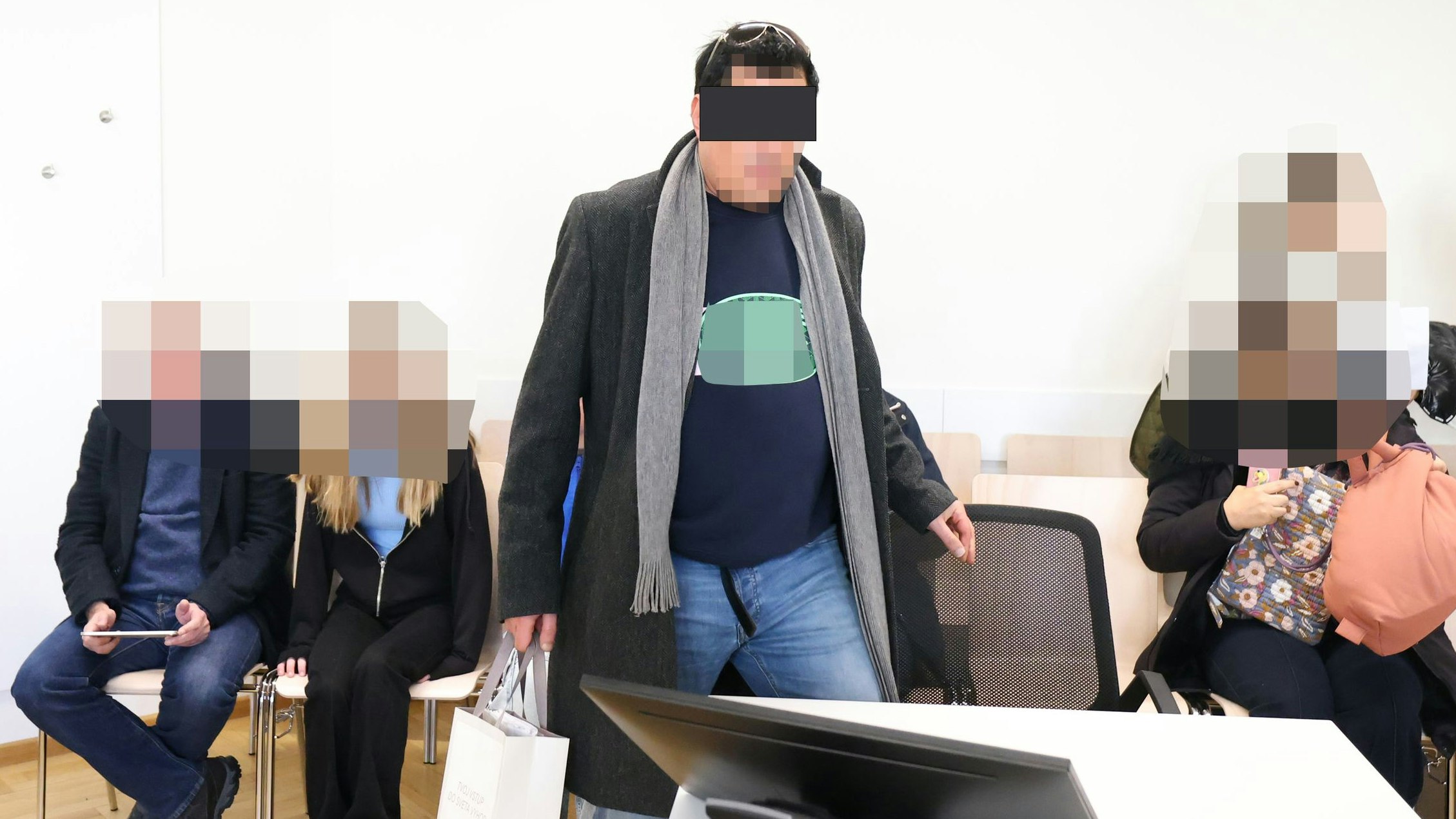 Heute.at - Stalker kam mit Schlüsseldienst, drohte mit Kettensäge
