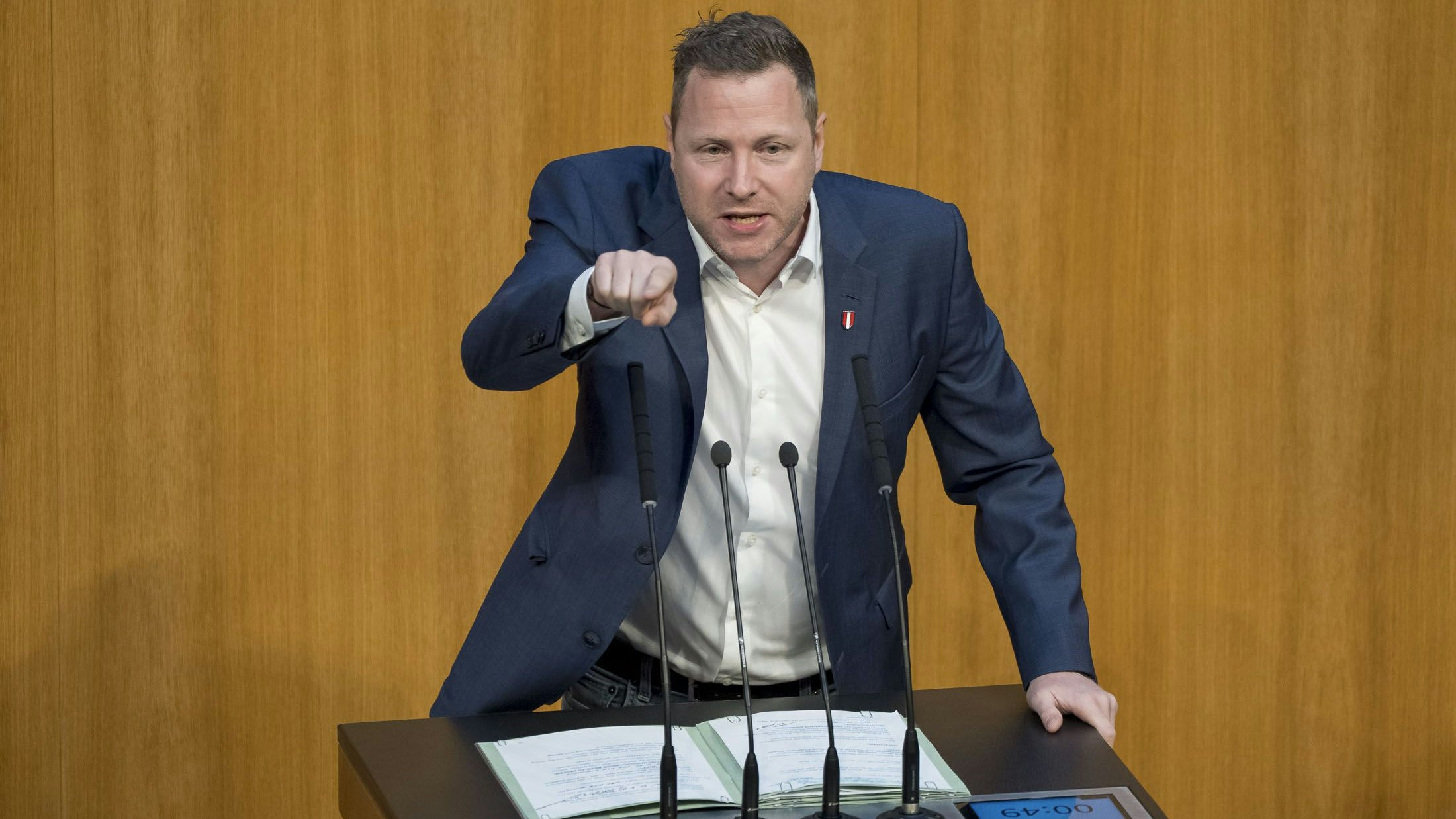 FPÖ-Generalsekretär Michael Schnedlitz kritisiert VP-Innenminister Karner: "Abschiebe-PR-Show".