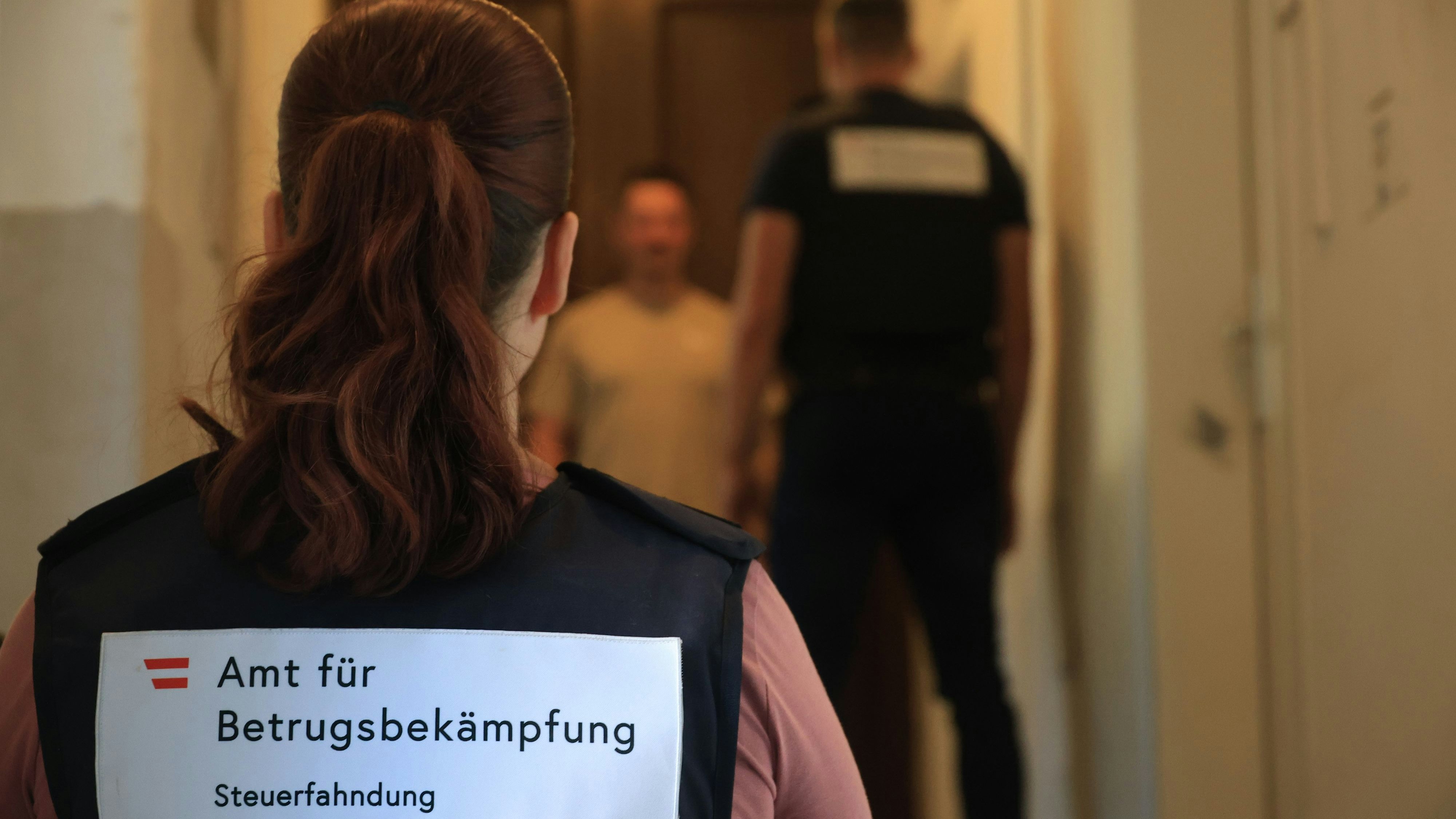 In mehreren Bundesländern kam es zu Razzien.