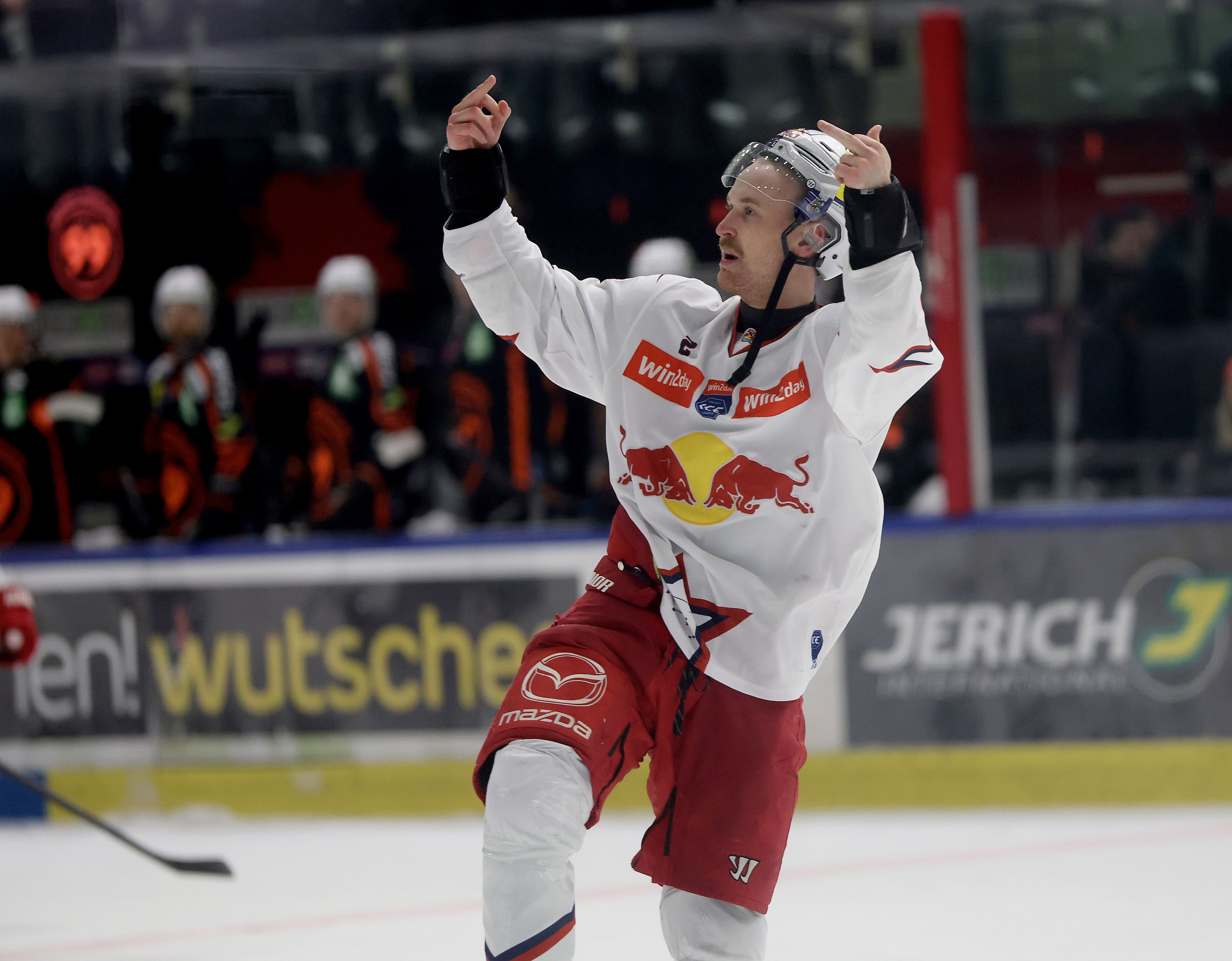 Tyler Lewington mit der schmähenden Geste an die Graz-Fans.
