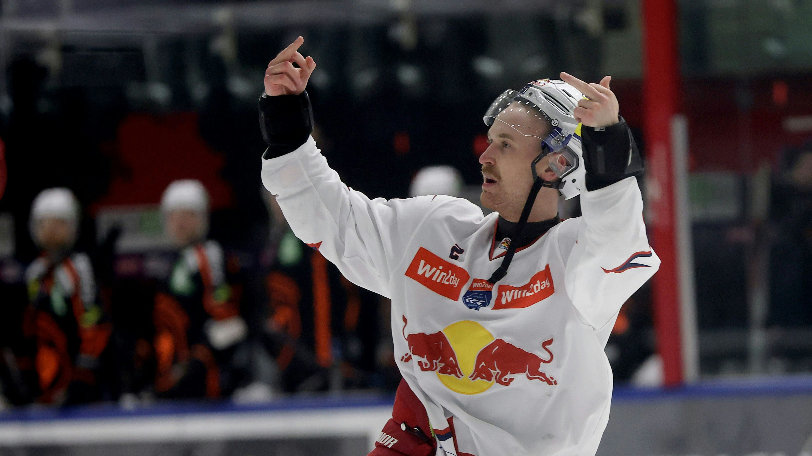 Heute.at - Salzburg-Star für Mittelfinger gegen Fans gesperrt